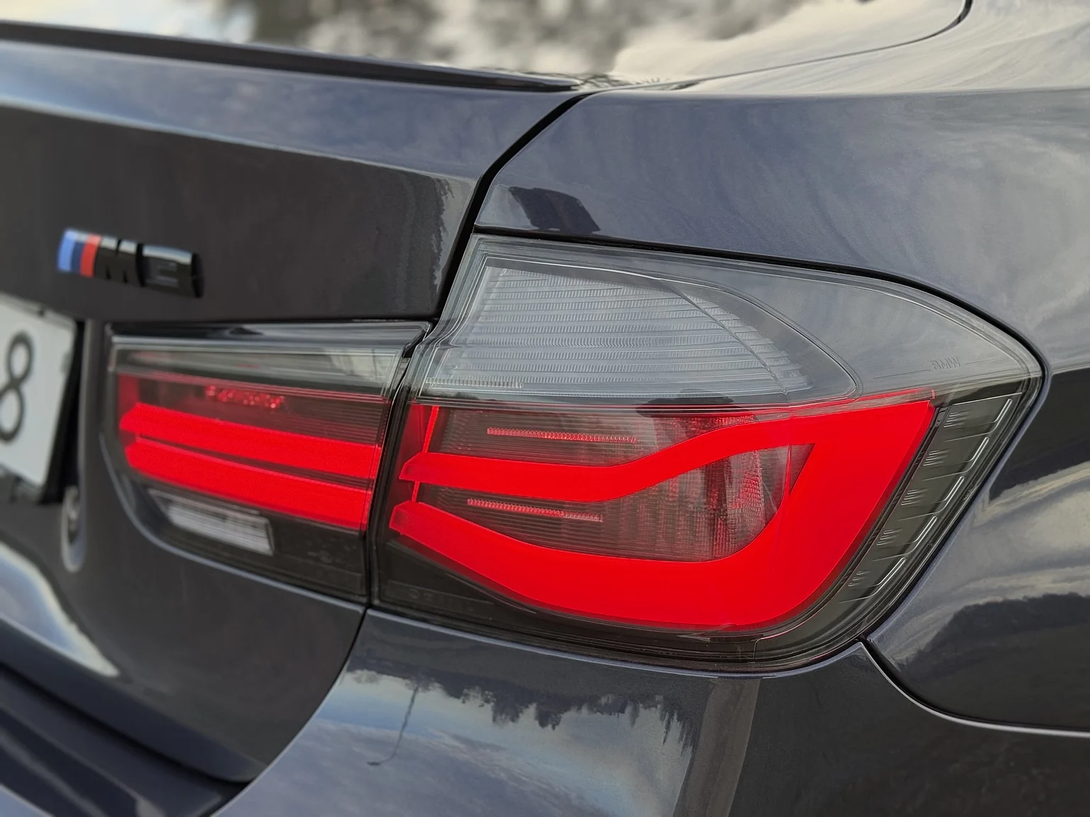 Exteriörbild på 2017 BMW M3 Competition 30 Jahre (41)