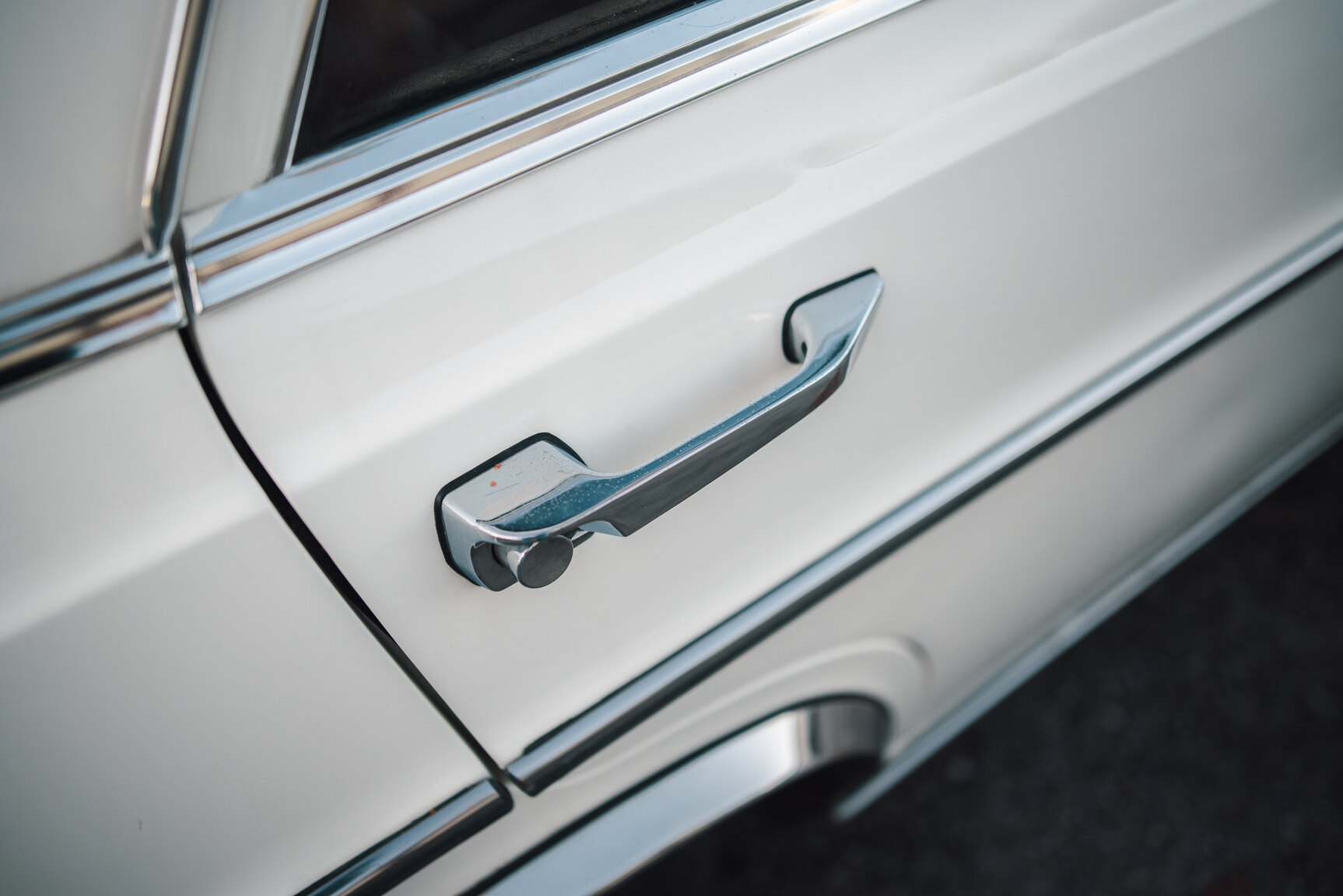 Exterior image of 1967 Mercedes-Benz 250 S