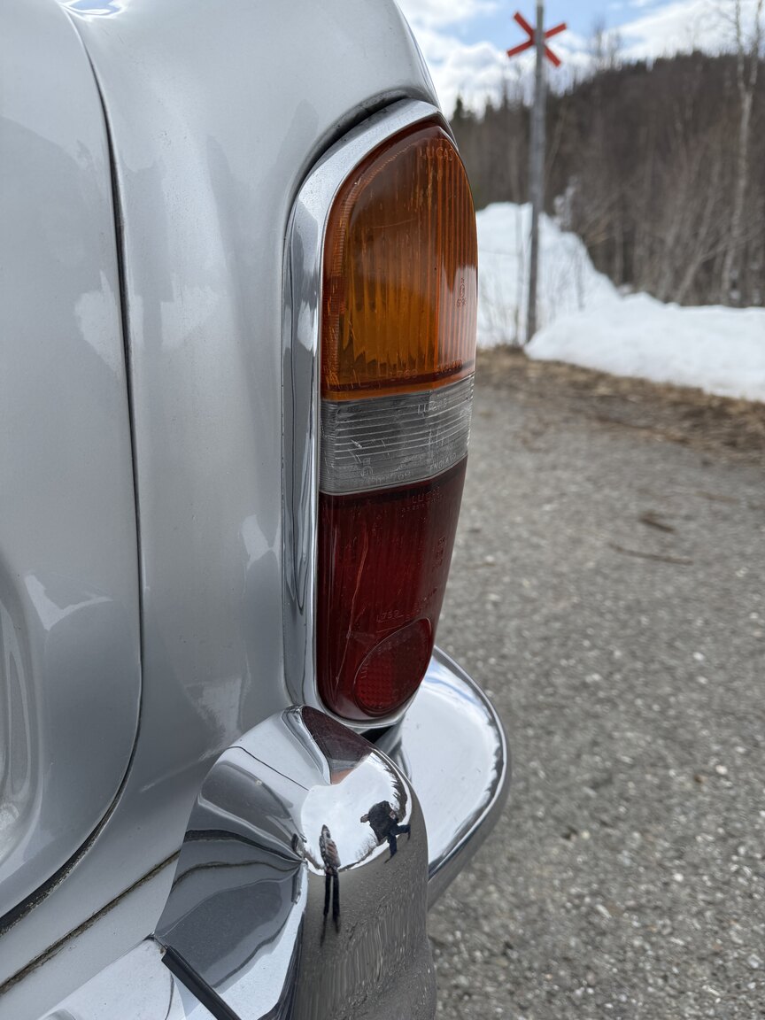 Exterior image of 1976 Rolls-Royce Silver Shadow