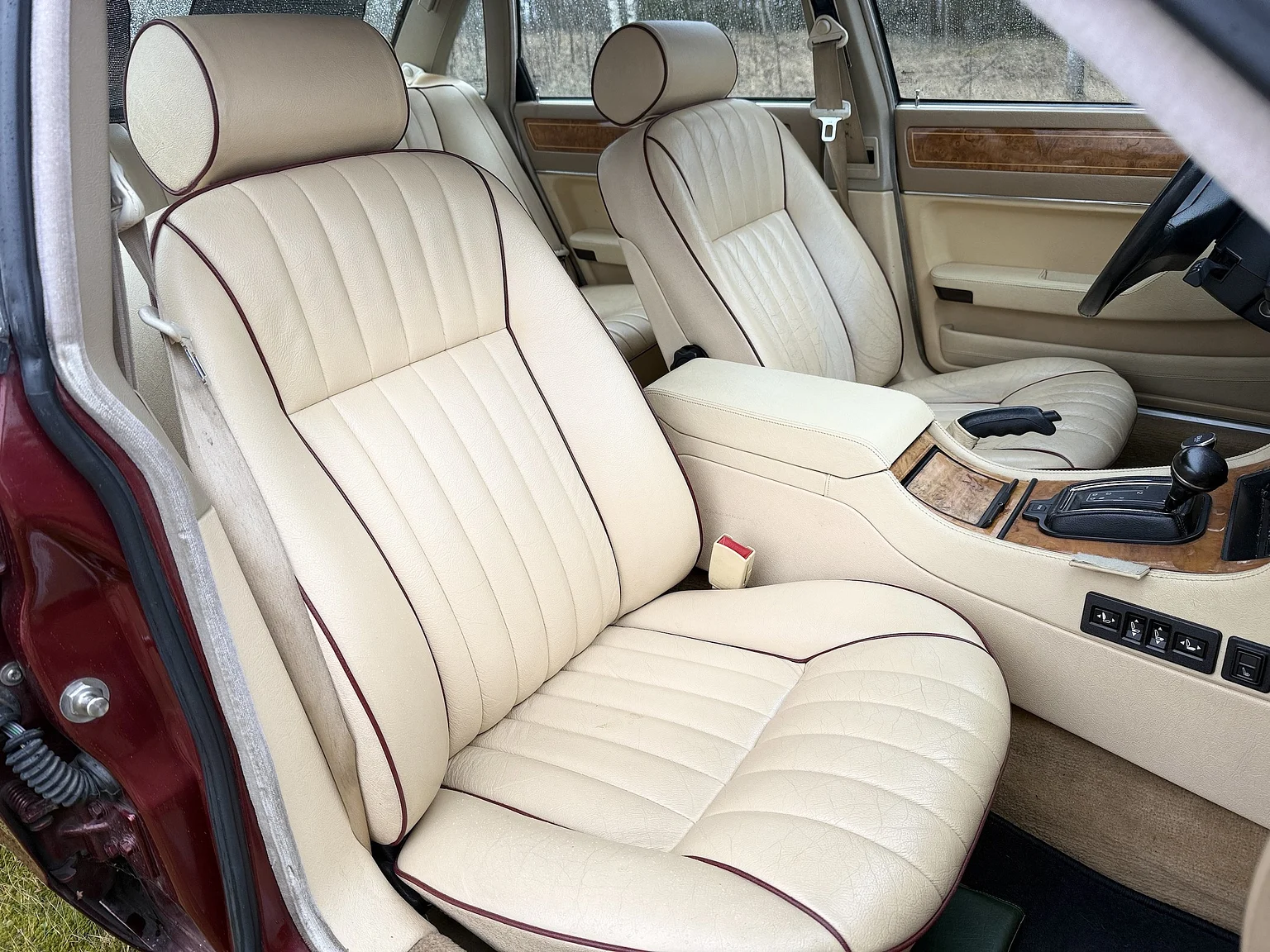 Innenraumfoto von 1991 Jaguar XJ40 Sovereign (48)