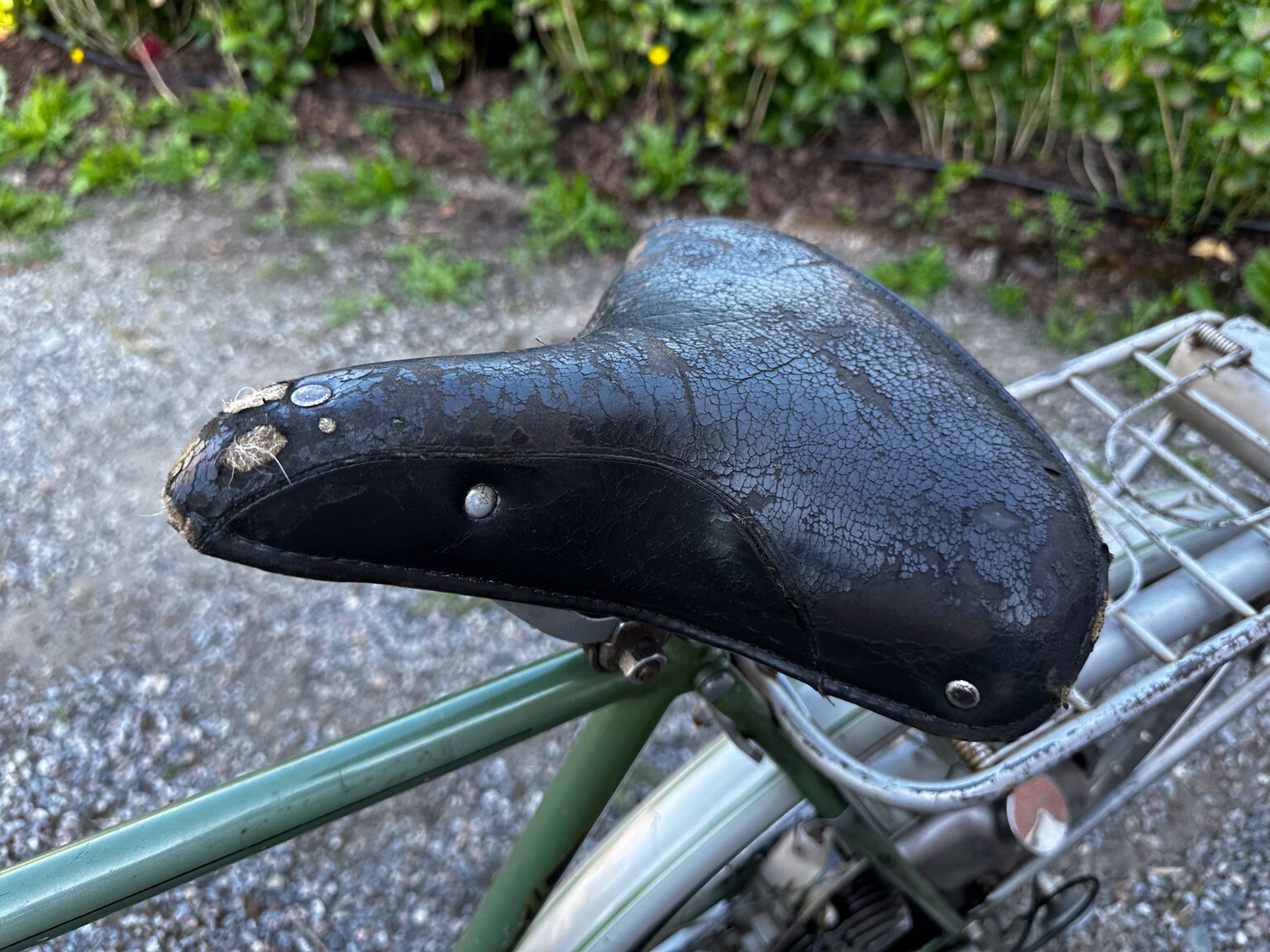 Exteriörbild på 1951 Fux med påhängsmotor