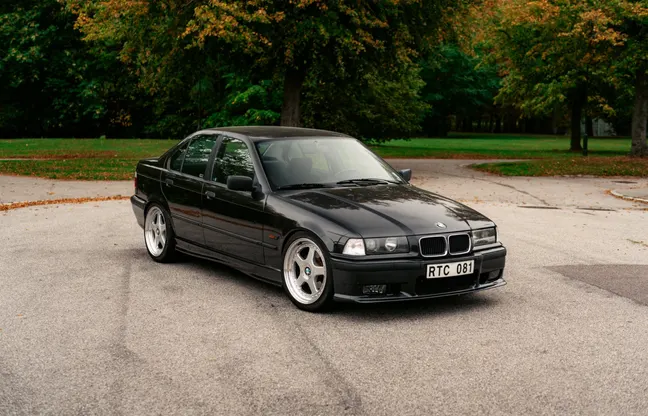 1992 BMW 320i Sedan – Exteriör