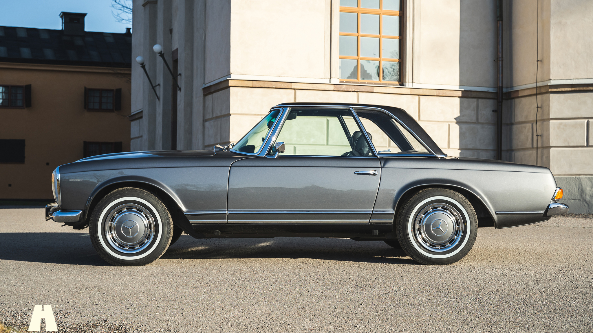 Exterior image of 1970 Mercedes 280 SL Pagoda (2)
