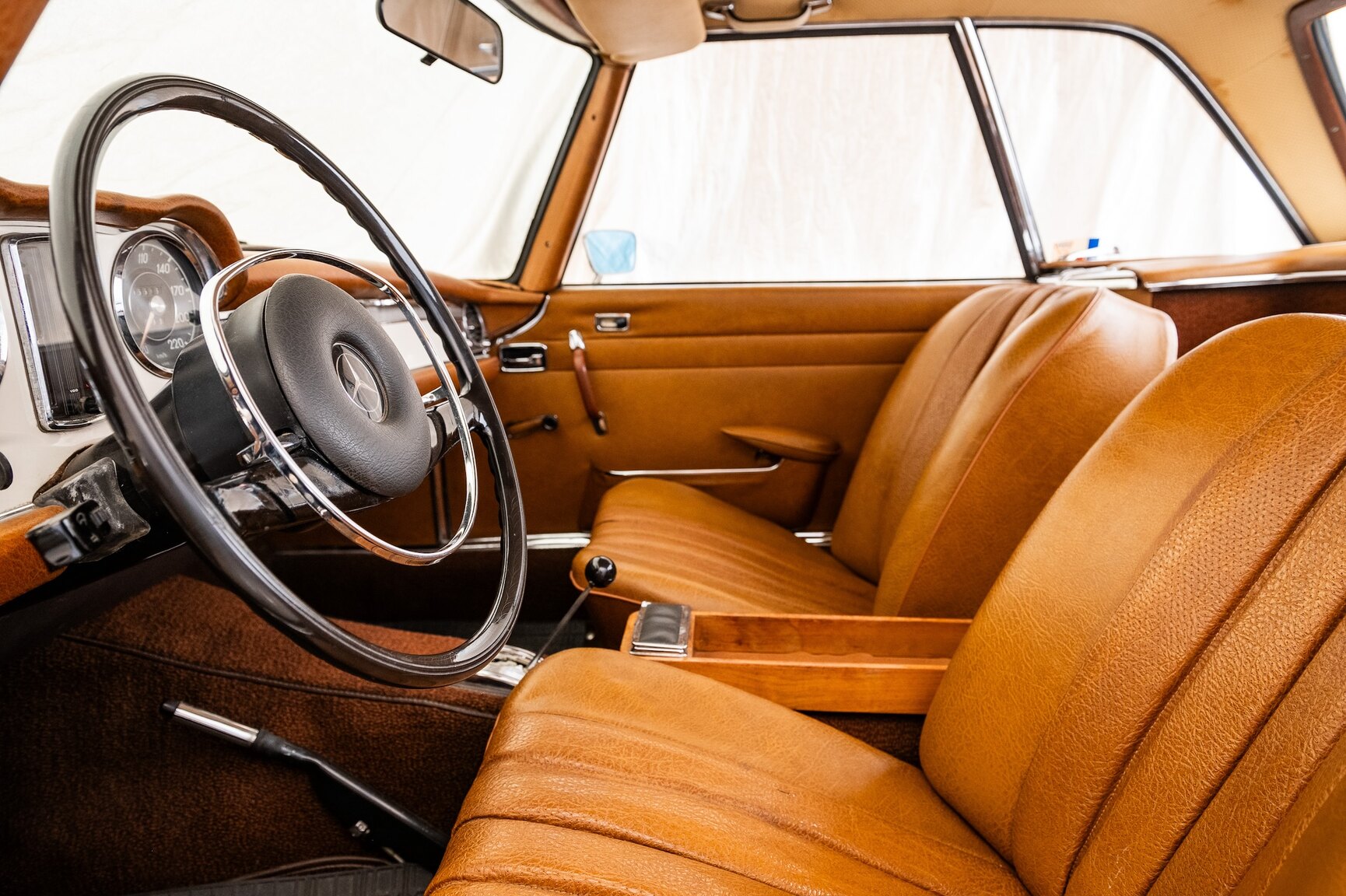 Innenraumfoto von 1968 Mercedes-Benz 280 SL Pagoda (31)