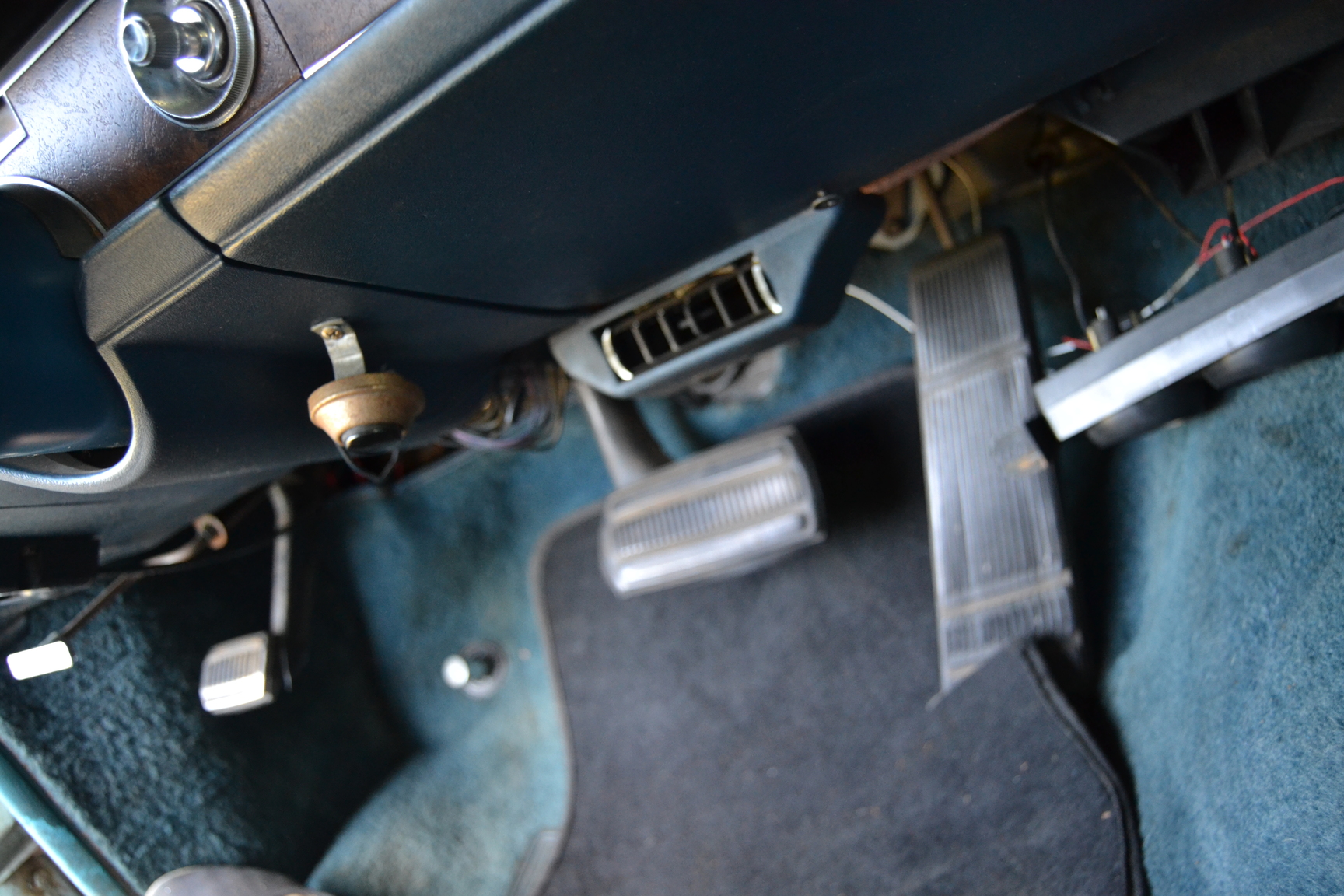 Interior image of 1970 Oldsmobile Ninety eight Convertible (17)