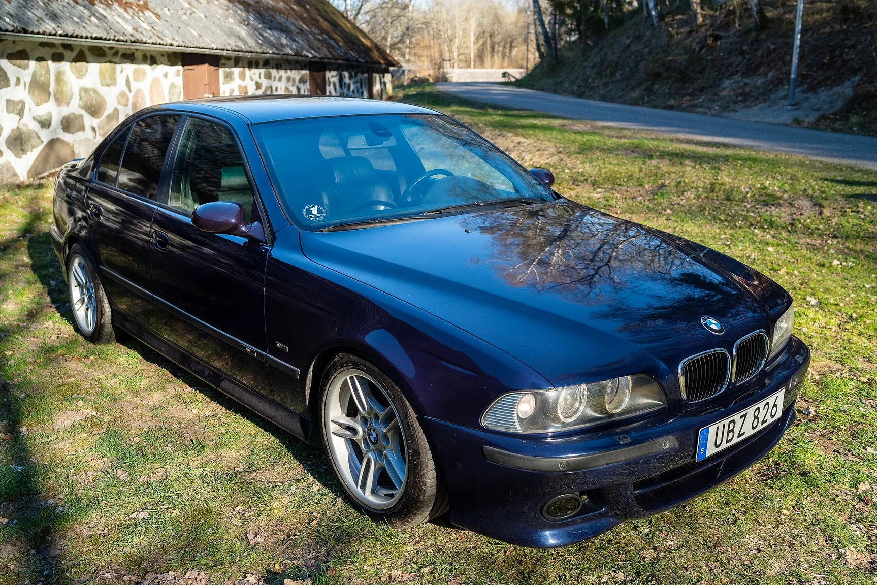 Exterior image of 1996 BMW 540iA (27)