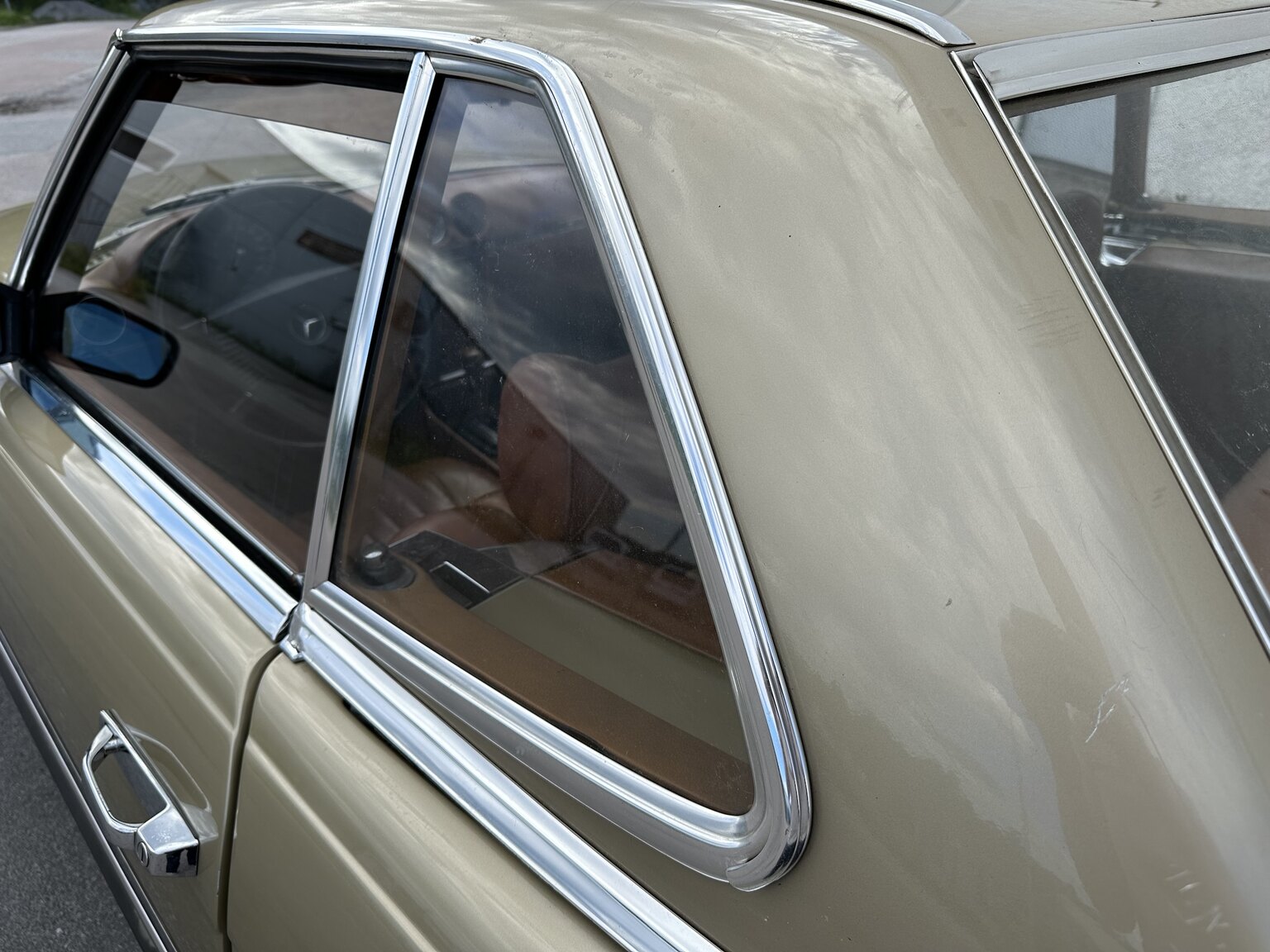 Exteriörbild på 1974 Mercedes benz 450 SL