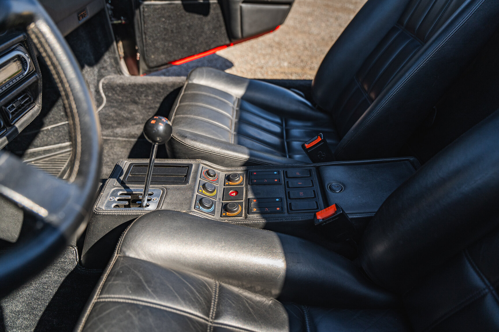 Interiörbild 1989 Ferrari 328 GTS