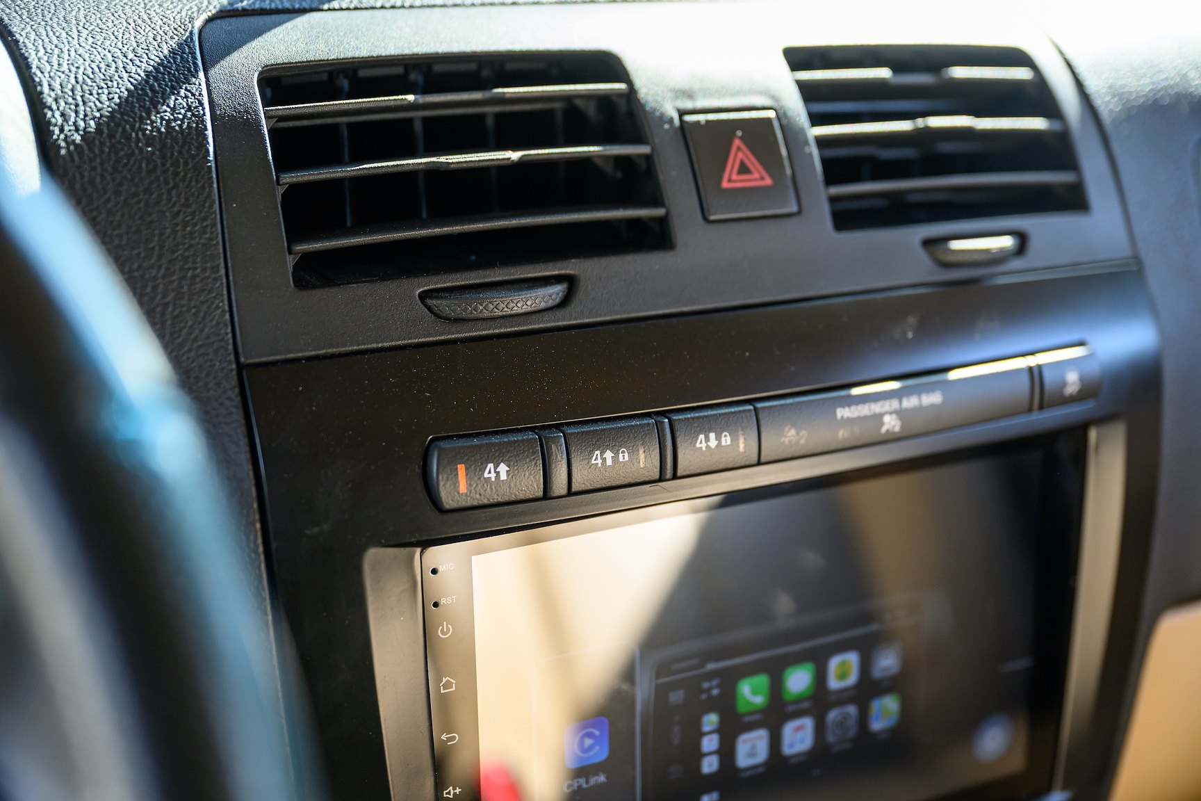 Interior image of 2006 Hummer H3