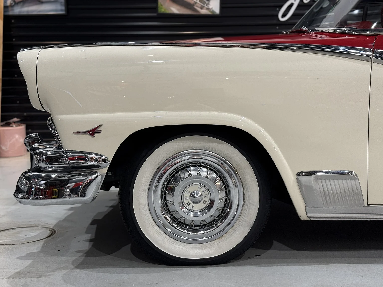 Aussenfoto 1956 Ford Fairlane Sunliner V8 5.1 (28)