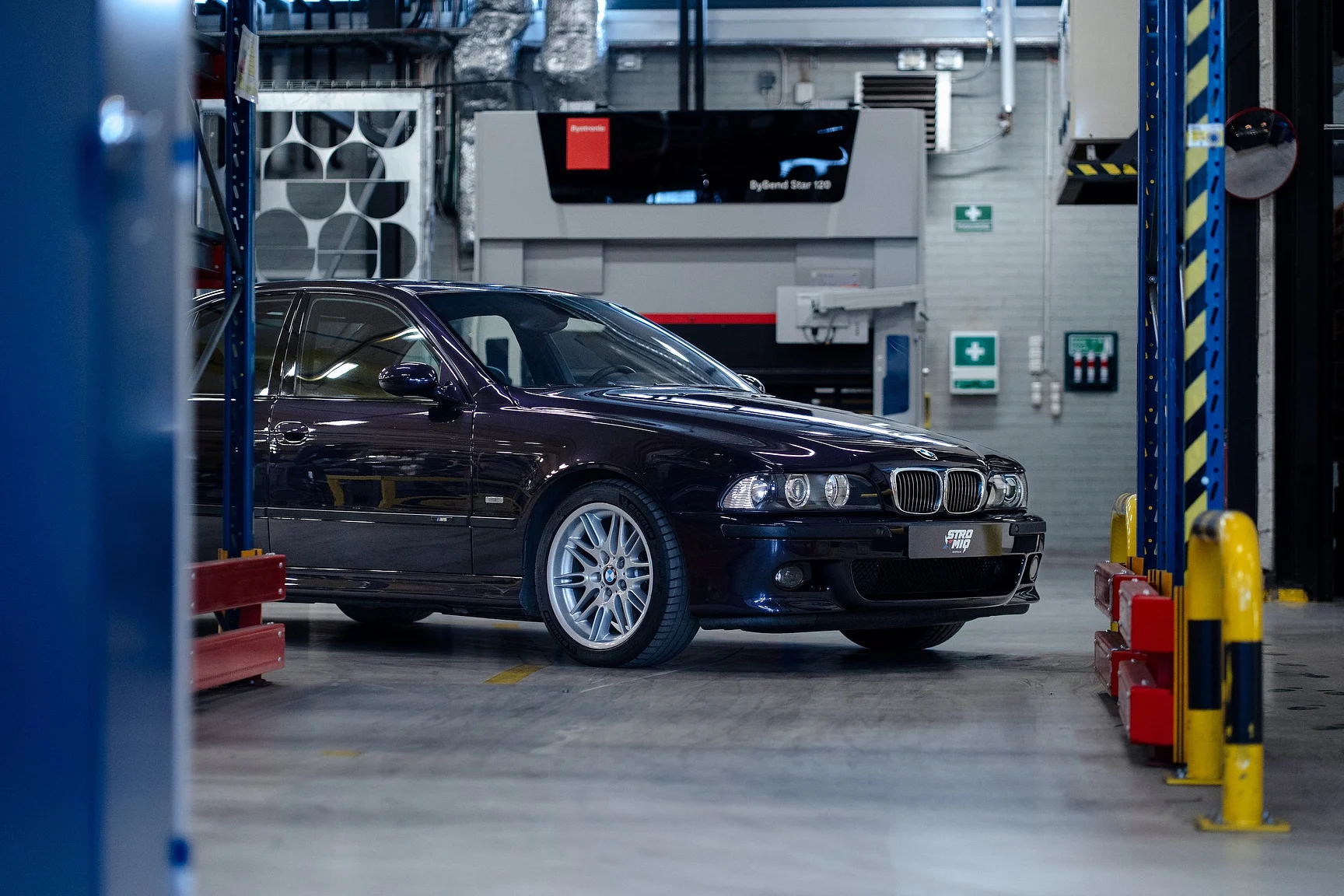 Exteriörbild på 2002 BMW M5 E39 (120)