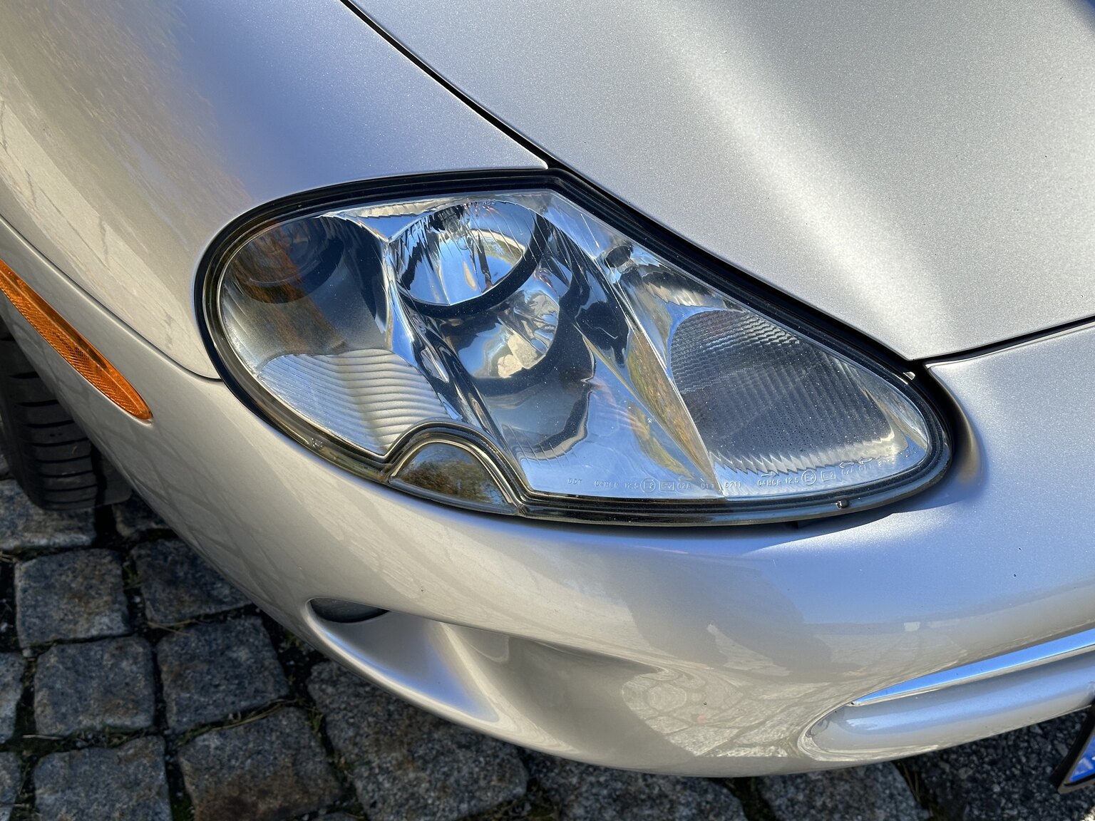 Exteriörbild på 2000 Jaguar XK 8
