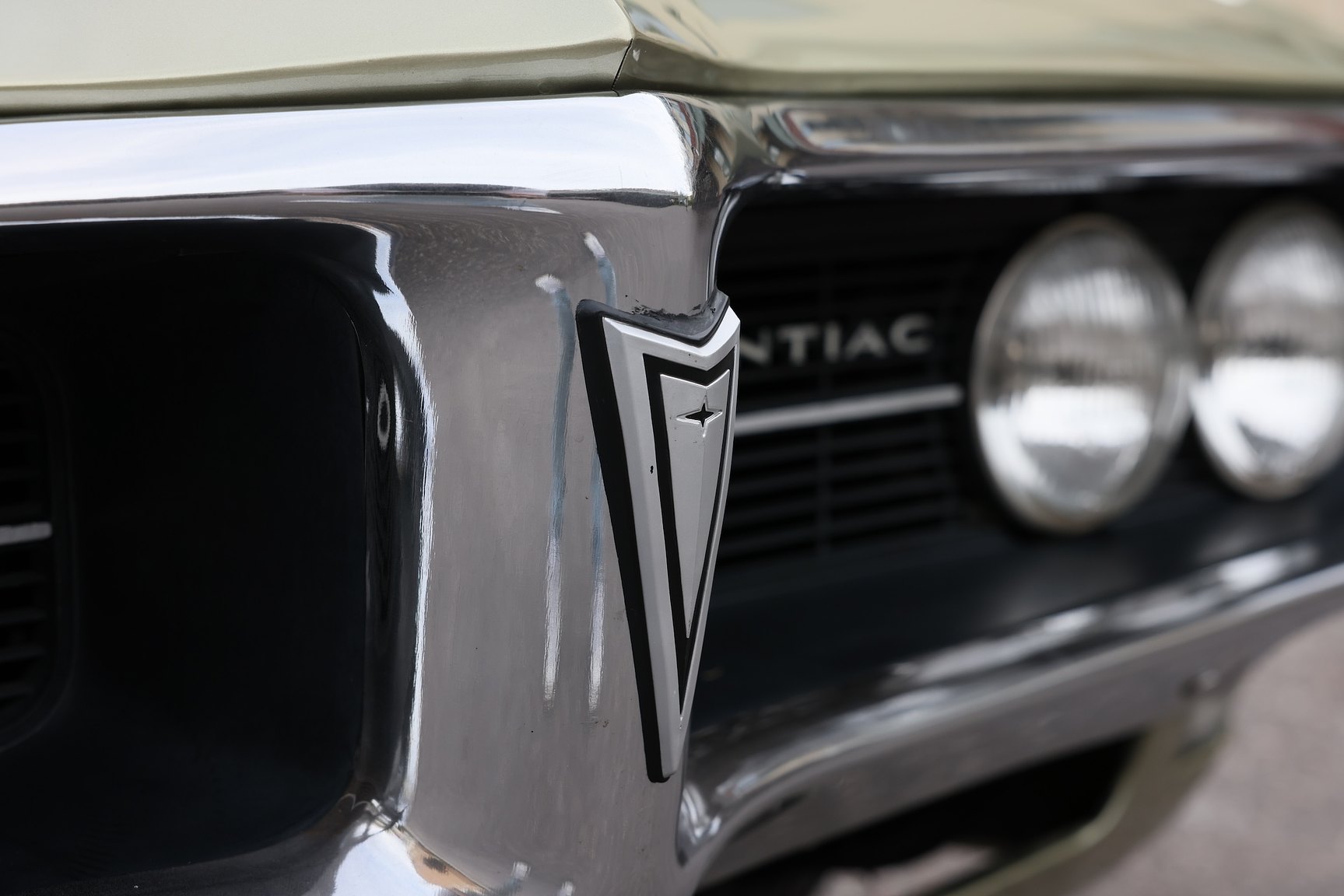 Exterior image of 1968 Pontiac Firebird 400 Ram Air