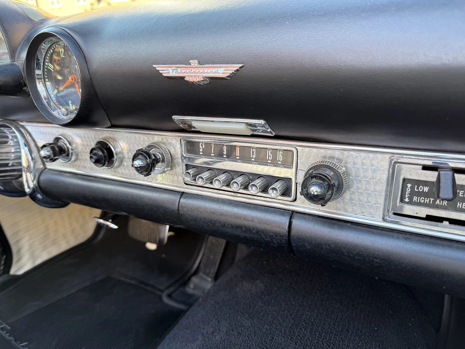 Interior image of 1955 Ford Thunderbird (27)