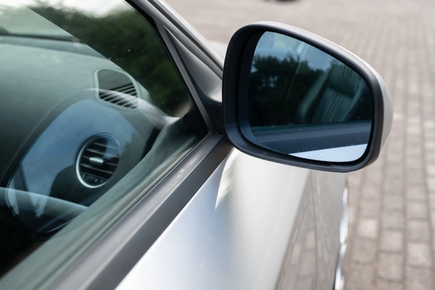 Exterior image of 2008 Alfa Romeo 159 Q4 Sportwagon (39)