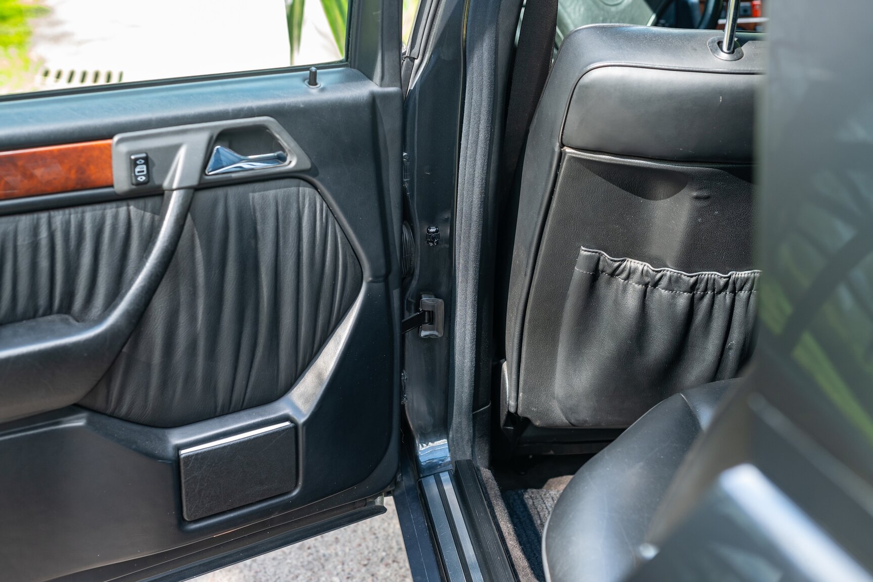 Interior image of 1993 Mercedes-Benz 400 E