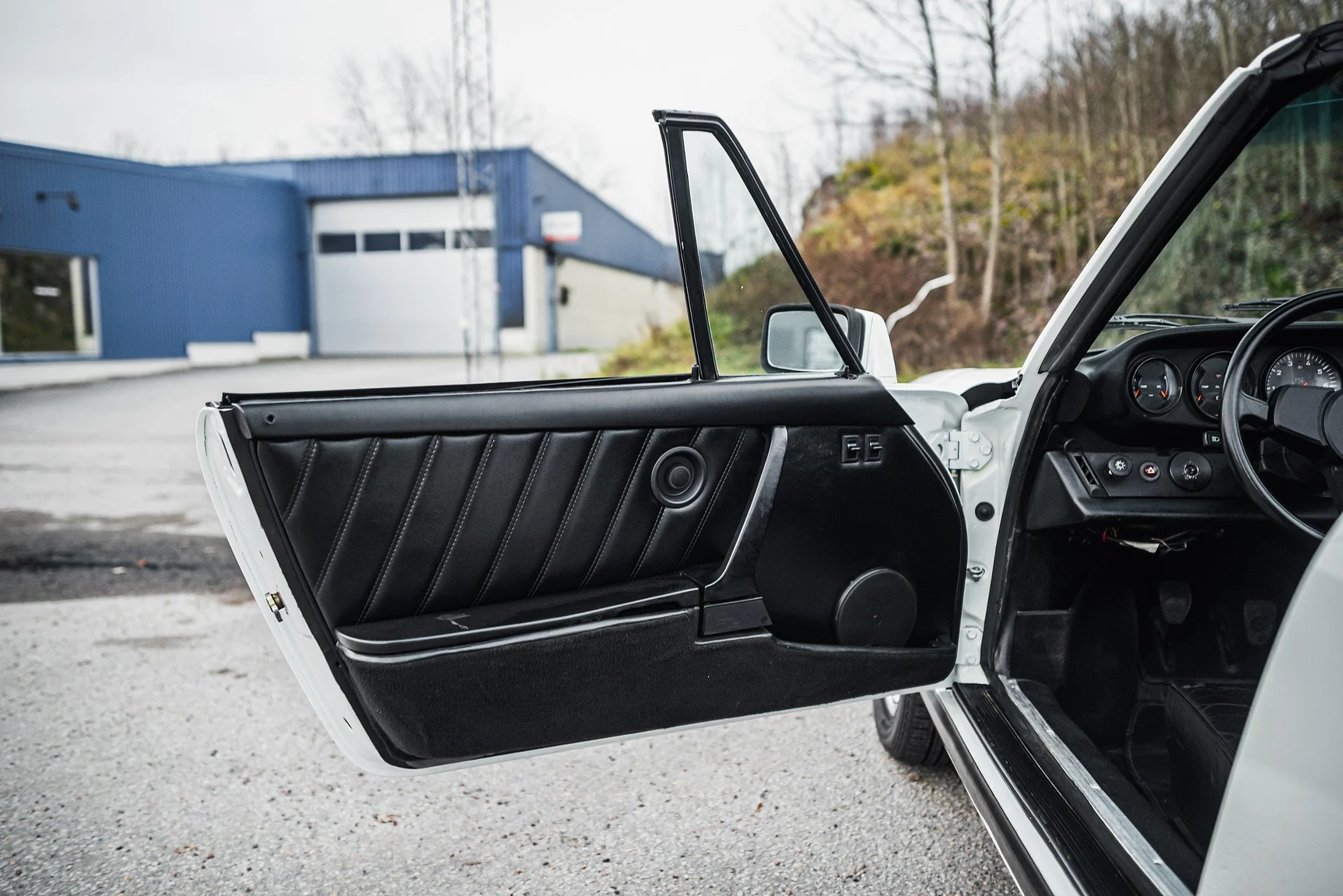 Interior image of 1983 Porsche 911 SC (10)