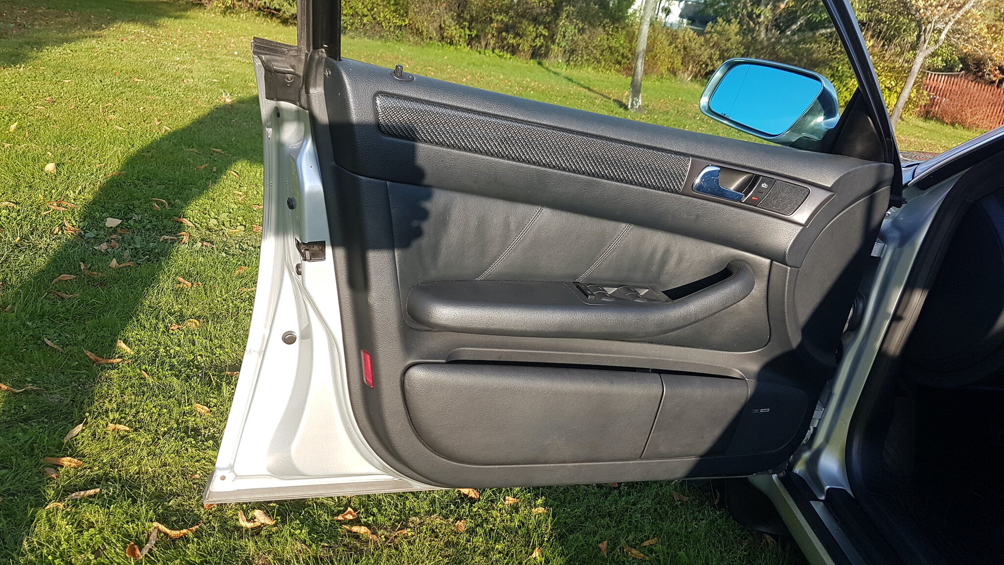 Interior image of 2000 Audi S6 Avant