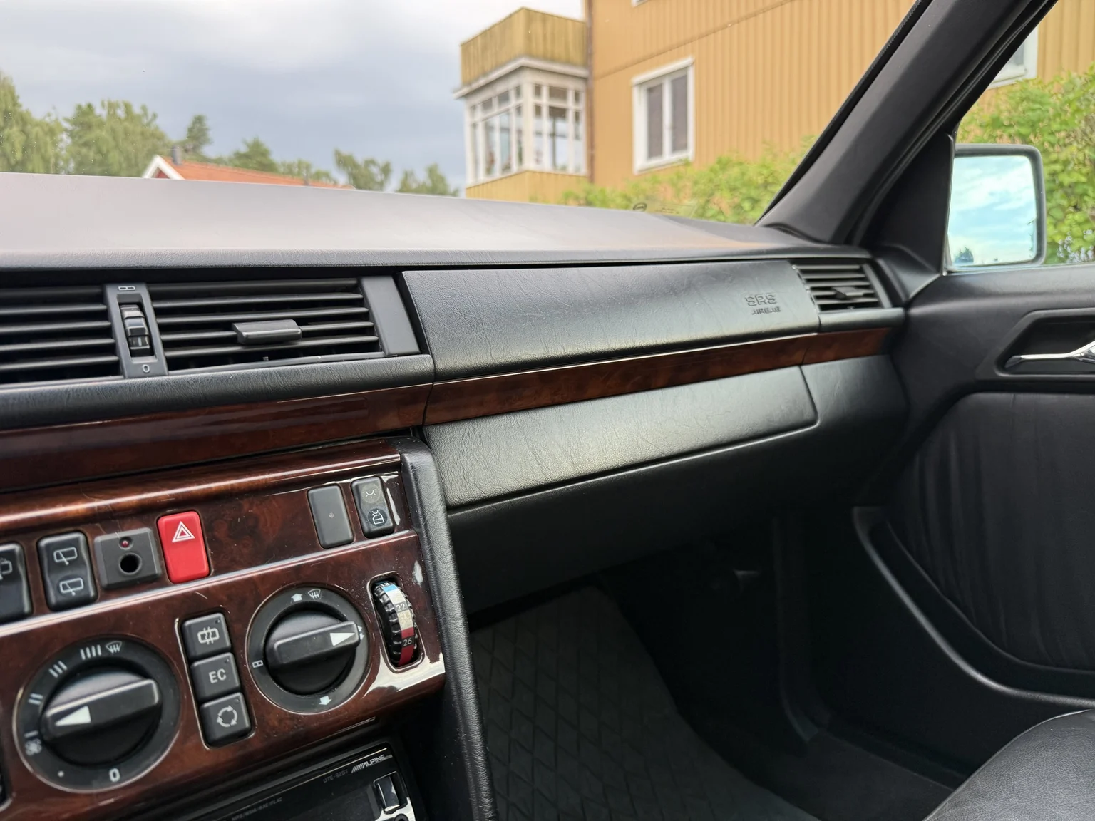 Interior image of 1994 Mercedes-Benz E 320 T (20)