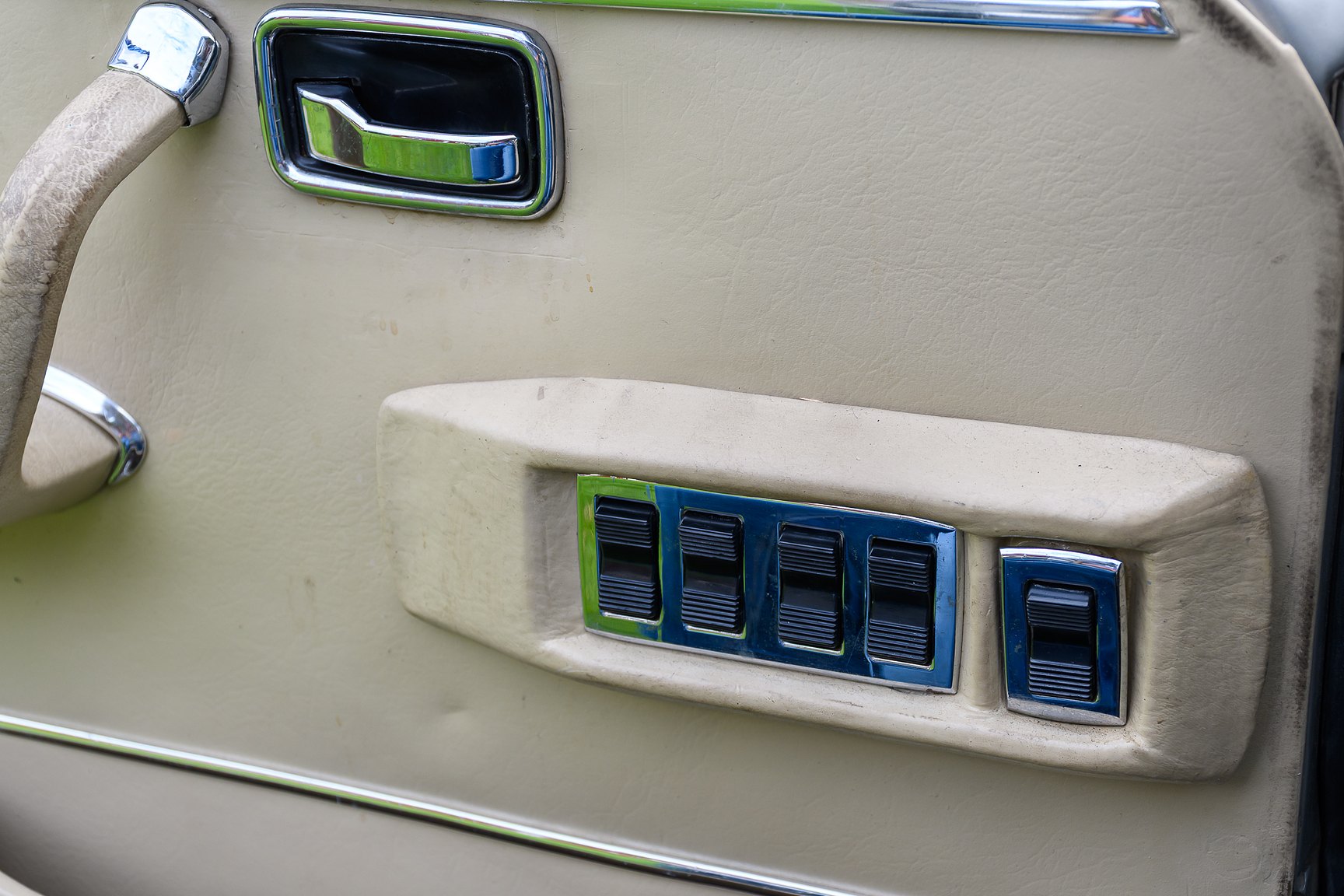 Interior image of 1969 Mercedes-Benz 300 SEL