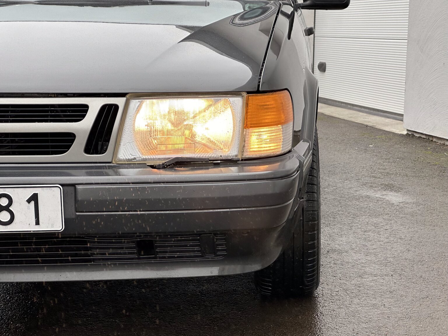 Exteriörbild på 1988 SAAB 9000i