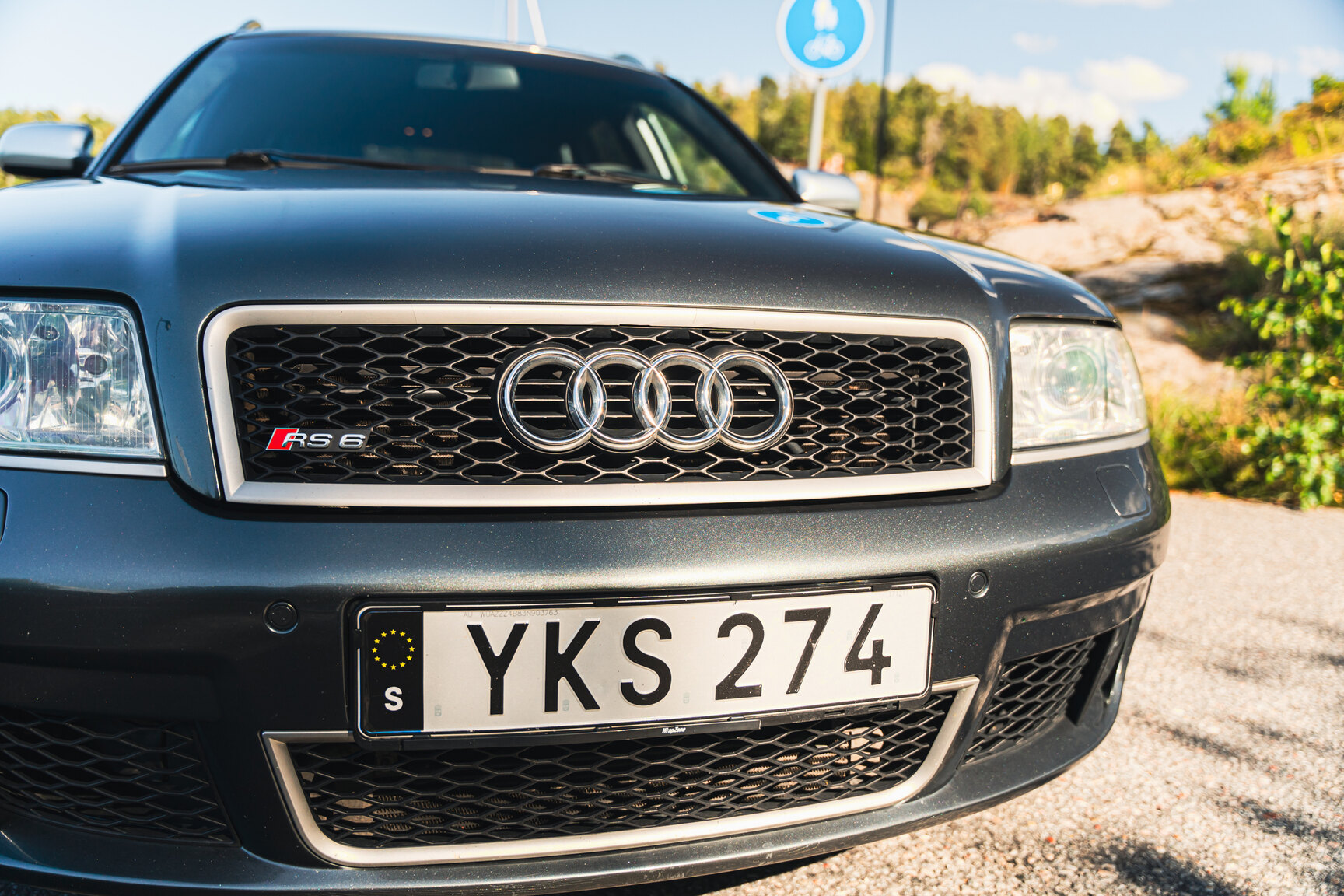 Exterior image of 2003  Audi RS6 C5