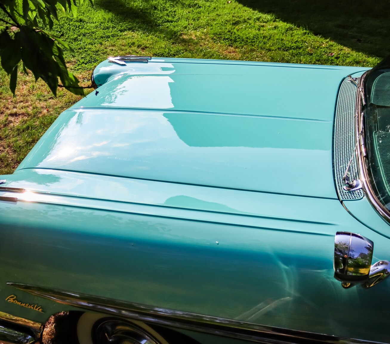 Exterior image of 1958 Pontiac Bonneville