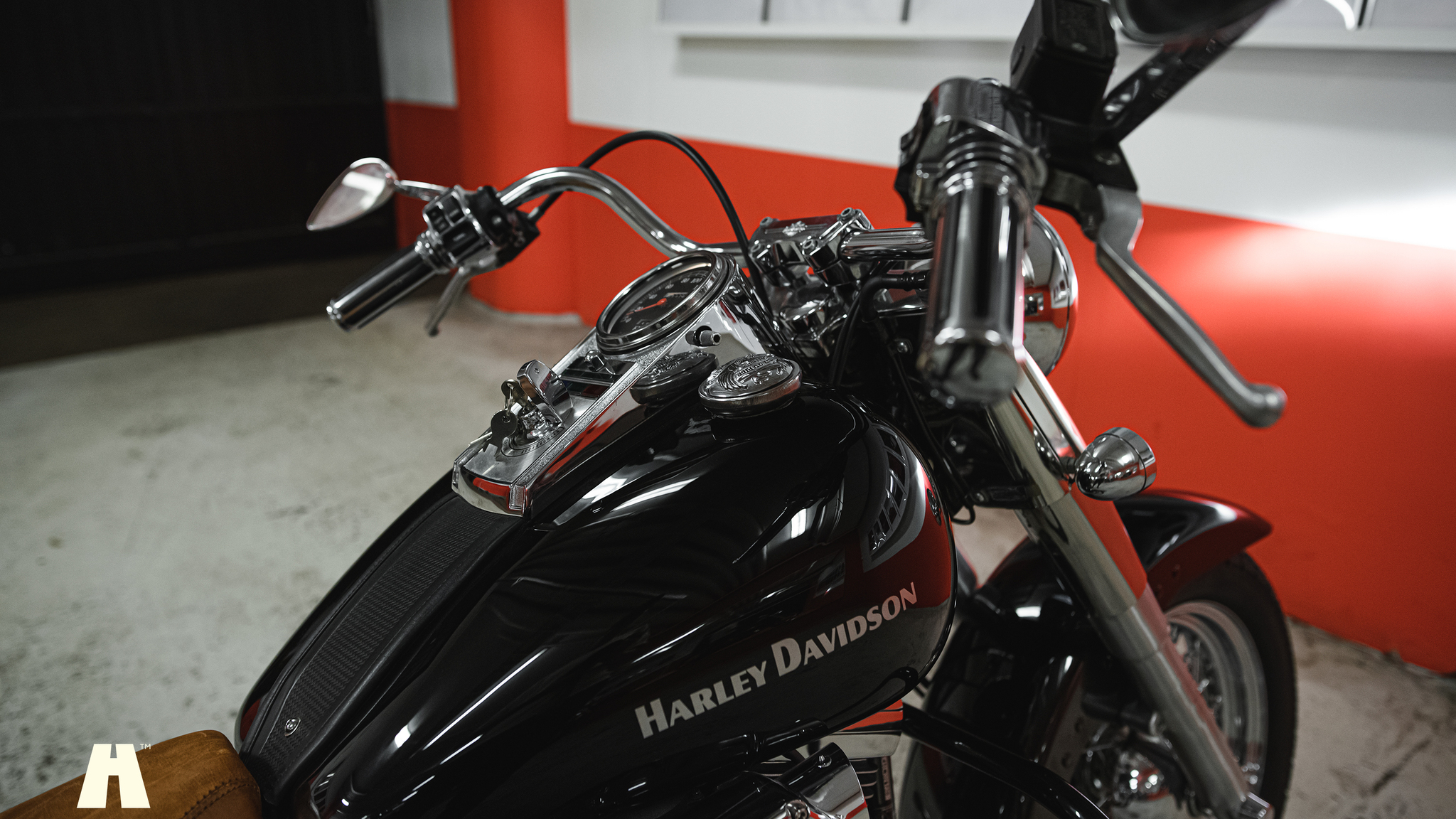 Exterior image of 1990 Harley Davidson Heritage Softail Classic Custom