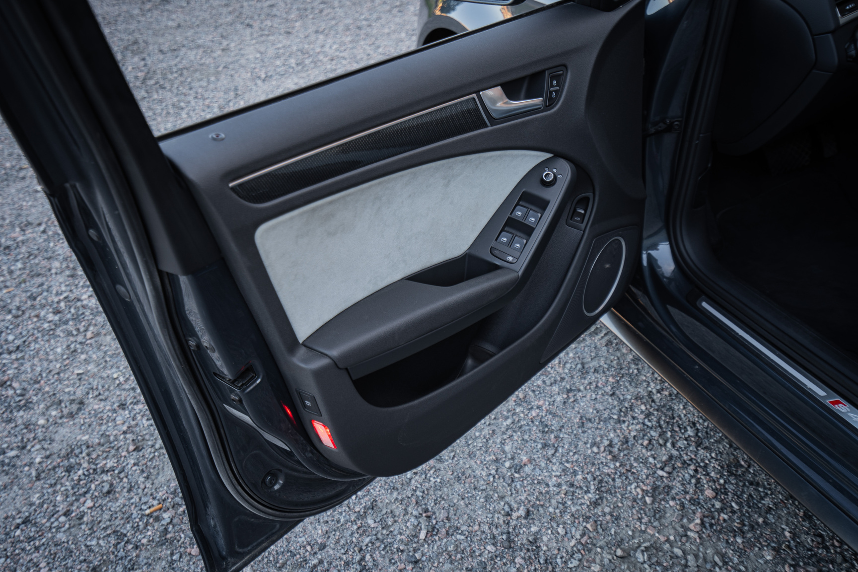 Innenraumfoto von 2011 Audi S4 (39)