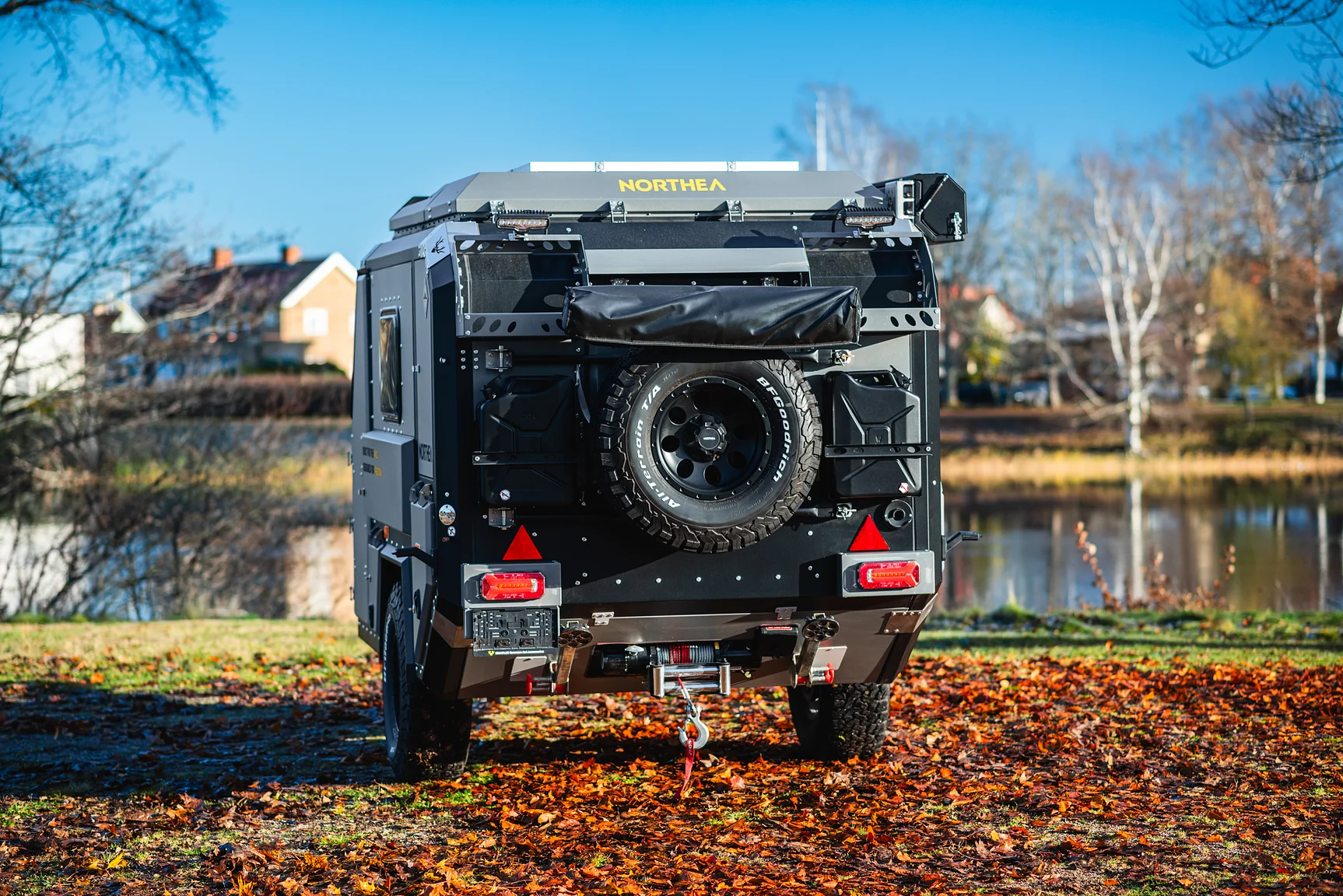 Exterior image of 2025 Northea Trailer Expedition Crawler 458i Offgrid-Camper (9)