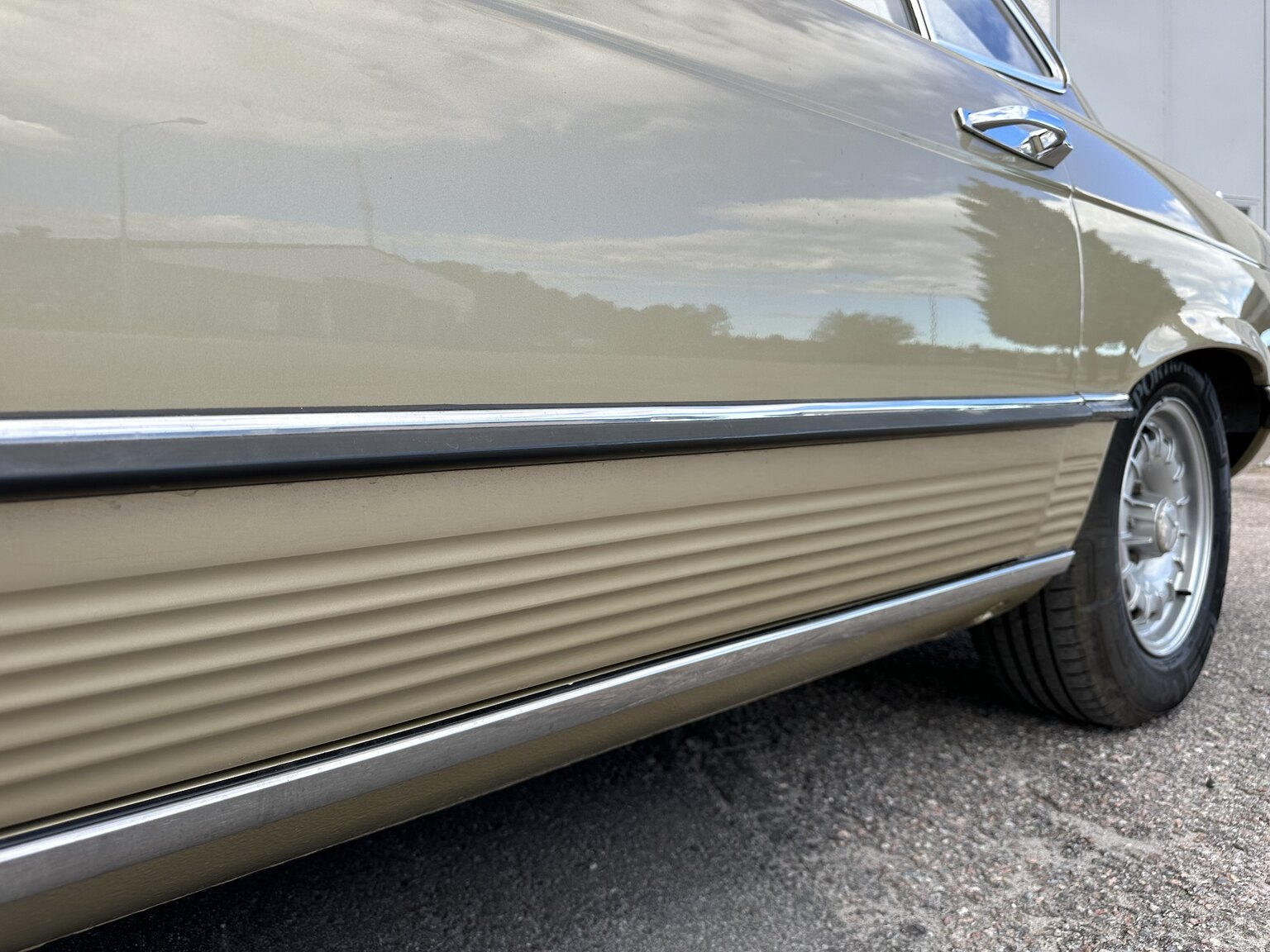 Exteriörbild på 1974 Mercedes benz 450 SL