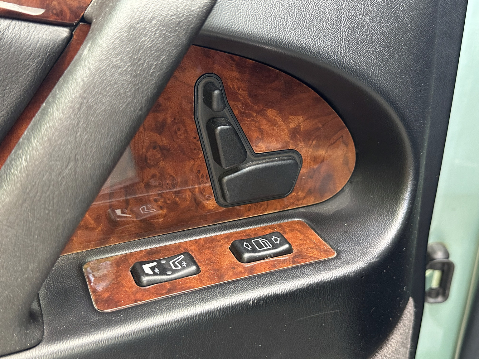 Innenraumfoto von 1992 Mercedes 300 SE (29)