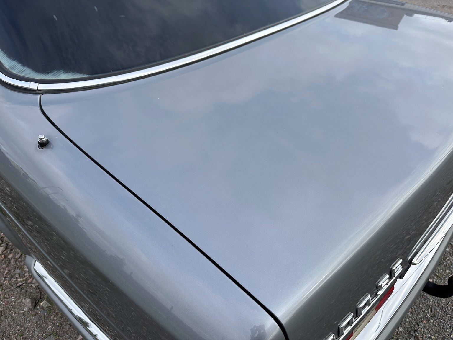 Exterior image of 1987 Mercedes 300 SE