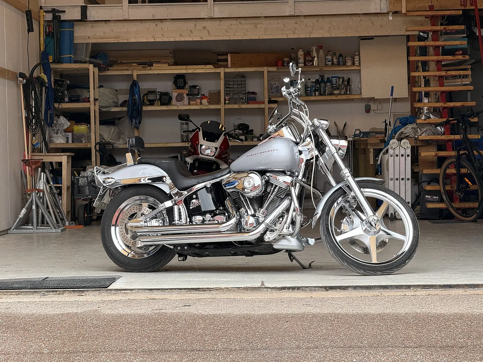 Exteriörbild på 1999 Harley-Davidson Fxst Softail (1)