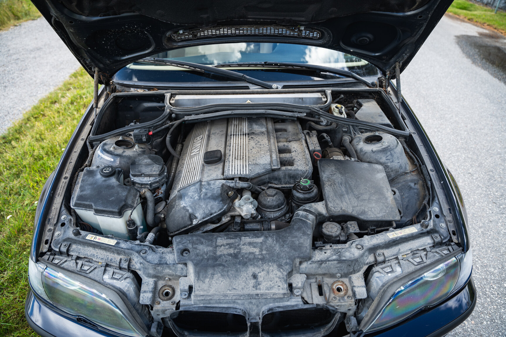 Image of 2003 BMW 320i Touring mechanics