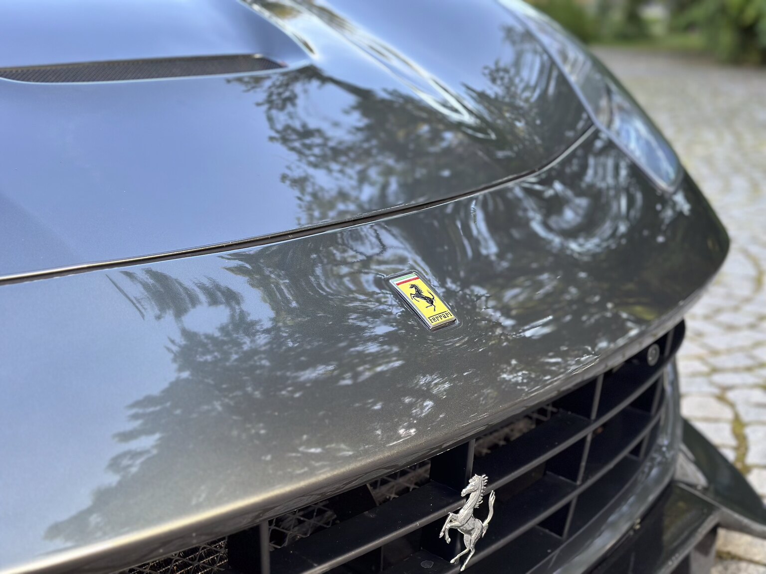 Exteriörbild på 2013 Ferrari F12 Berlinetta