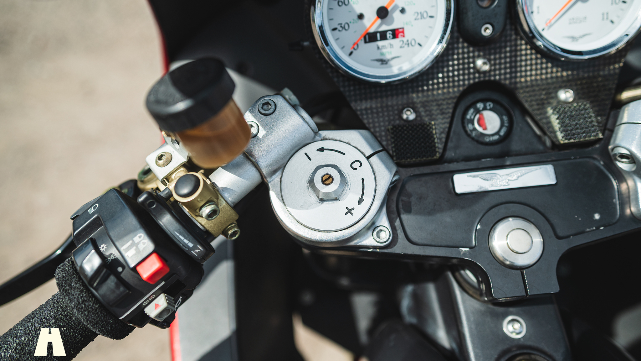 Aussenfoto 2002 Moto Guzzi V11 Le Mans (69)