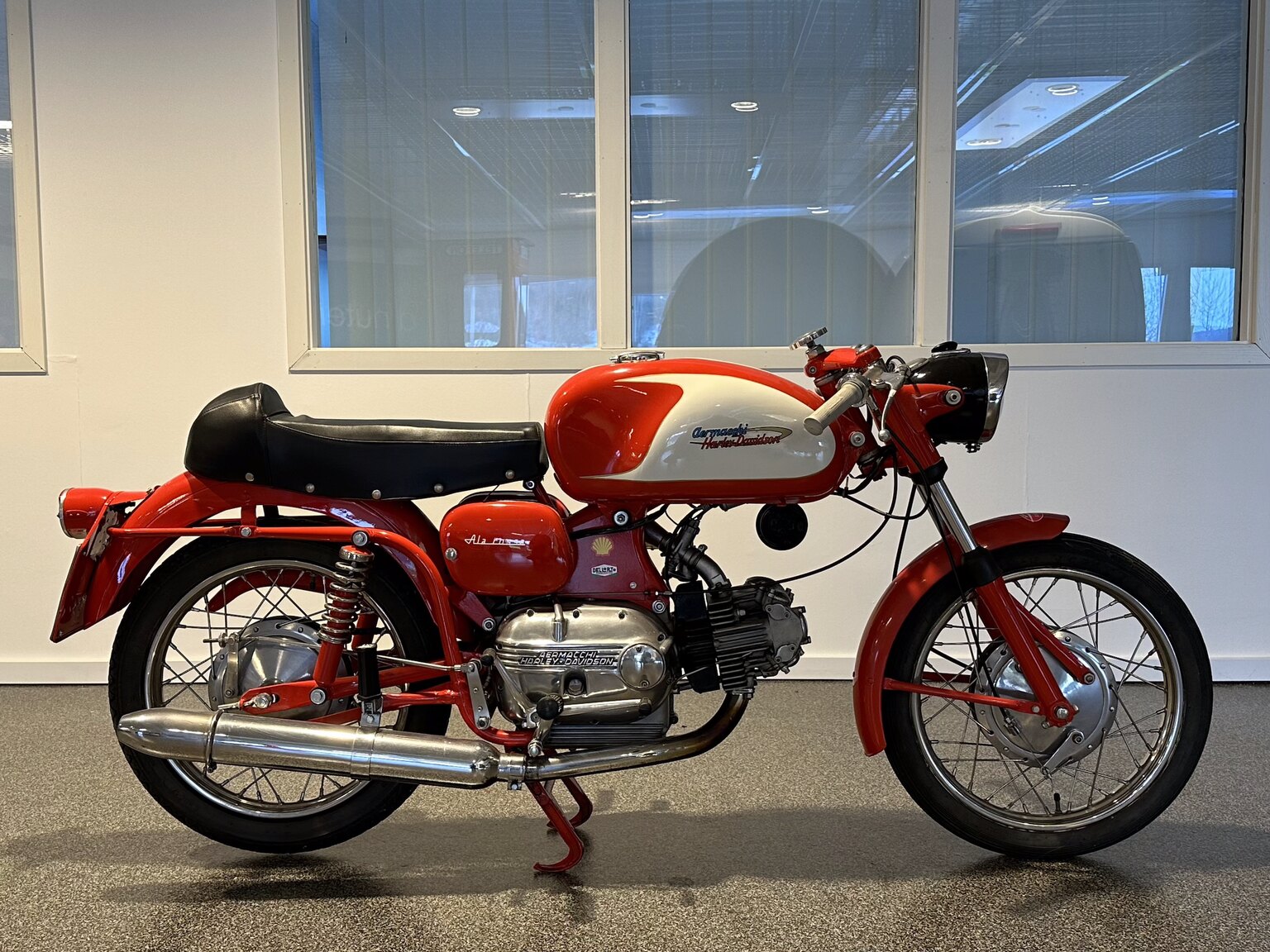Exterior image of 1963 Aermacchi Harley-Davidson Ala Rossa