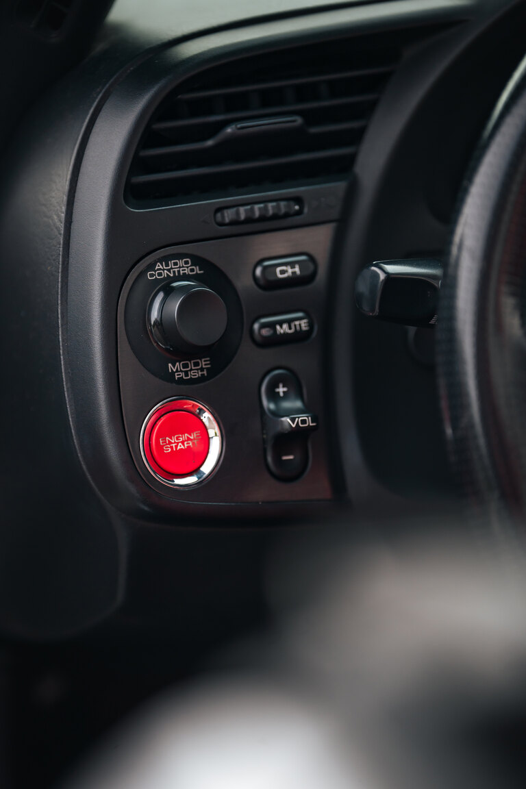 Interior image of 2000 Honda S2000 AP1