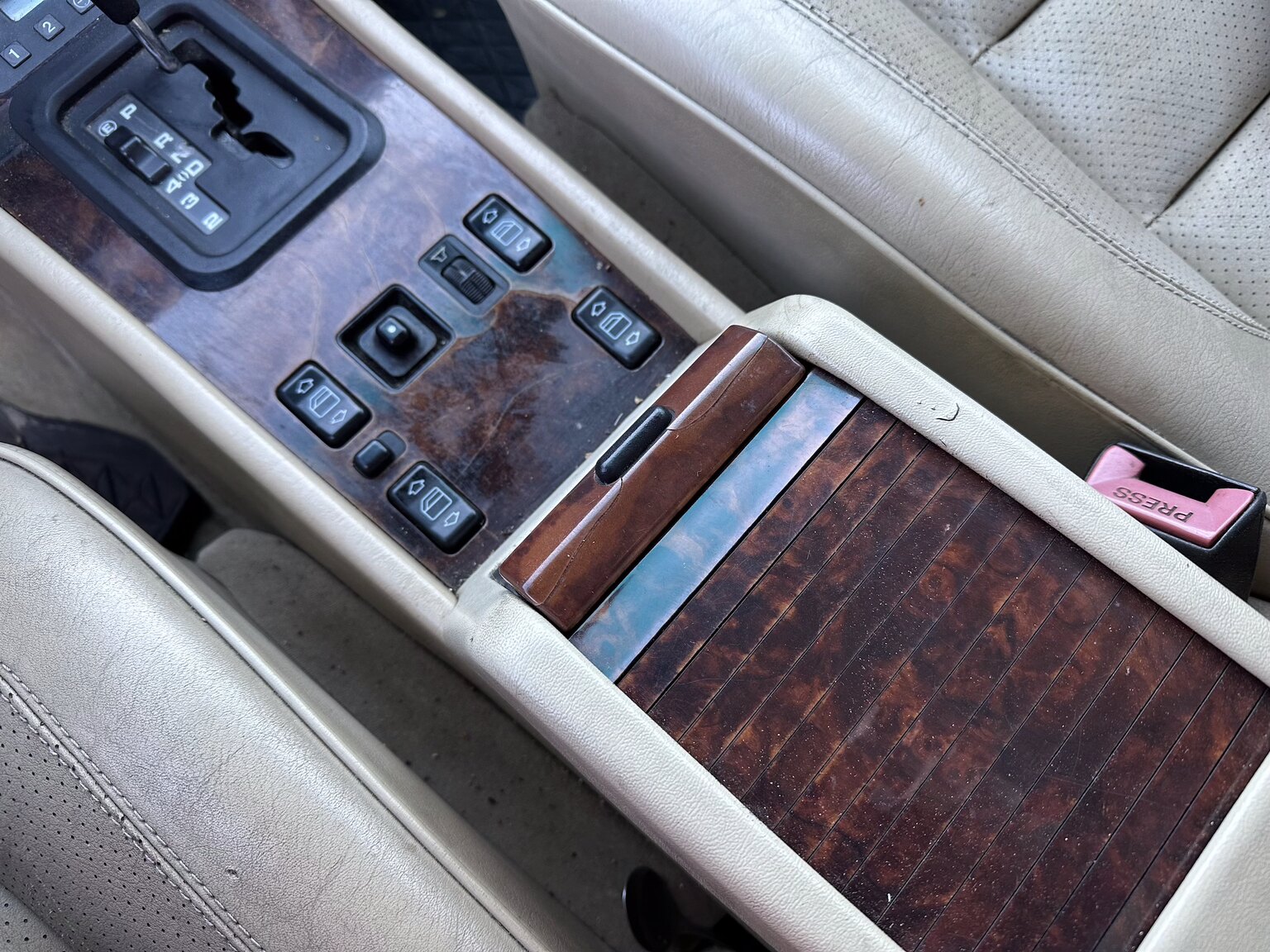 Interior image of 1992 Mercedes-Benz 300 TE-24