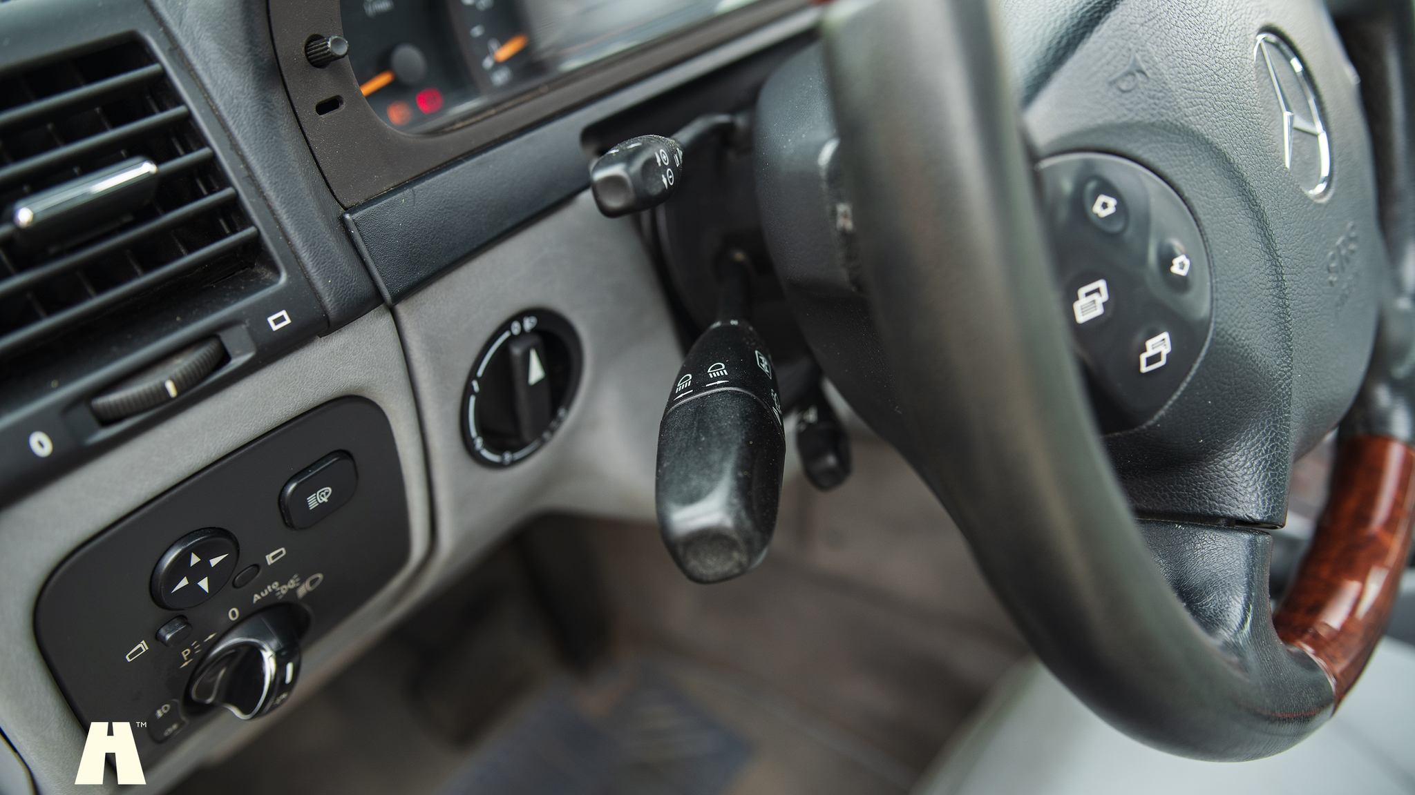 Interiörbild 2004 Mercedes-Benz G400 (KORT)