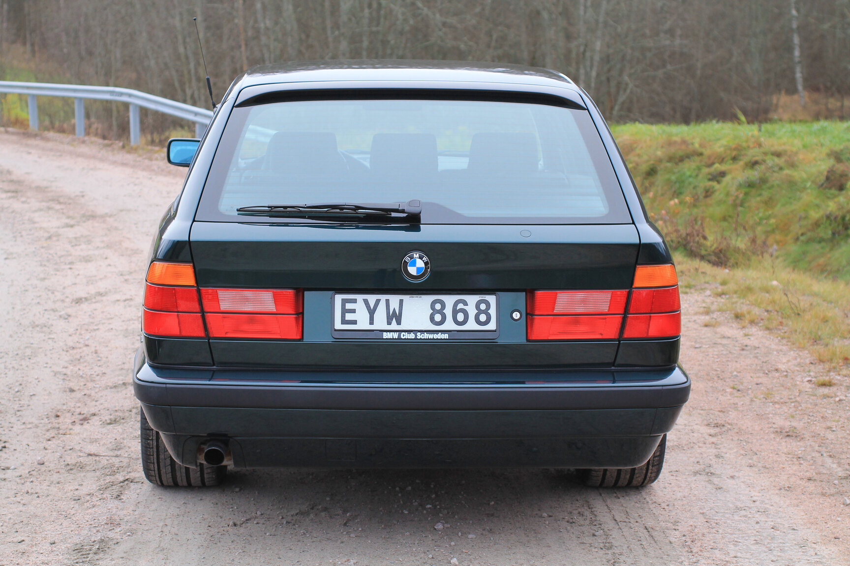 Exterior image of 1996 BMW 520i Touring