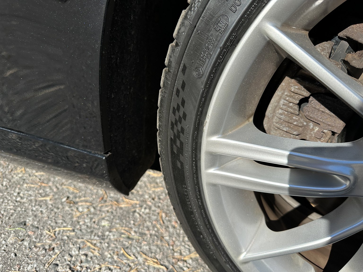 Exterior image of 2009 BMW 325Xi