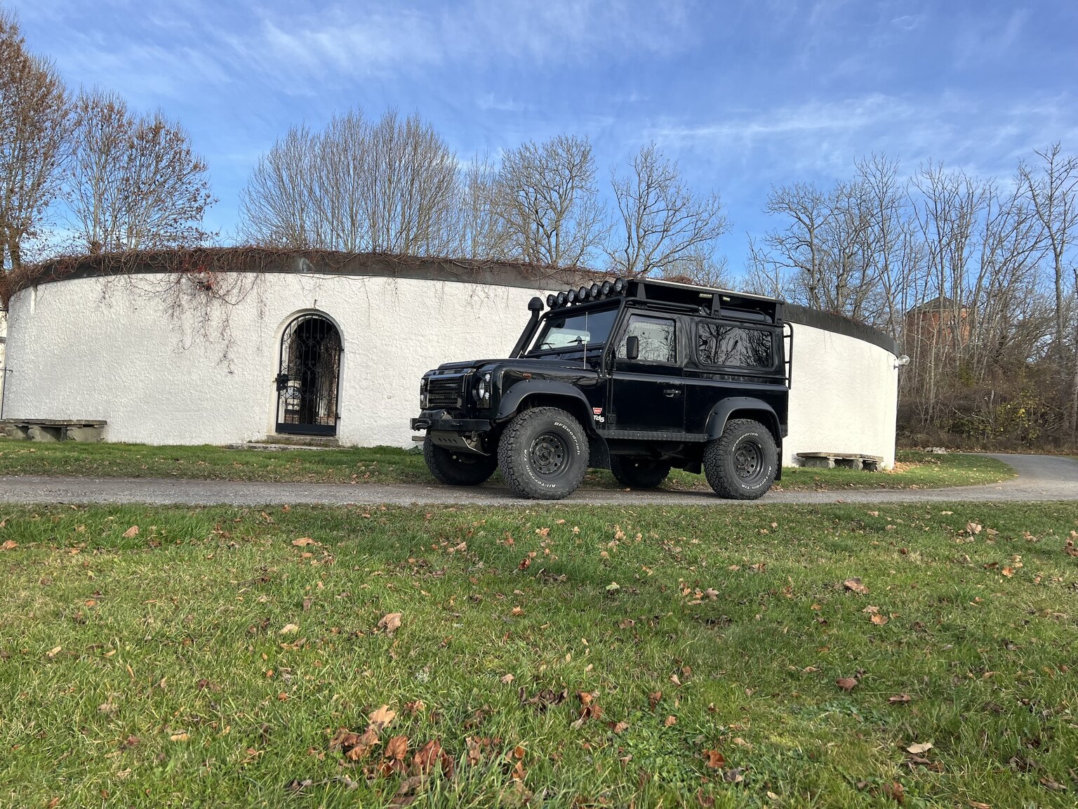 Exterior image of 2002 Land Rover Defender 90 2.5 Td5