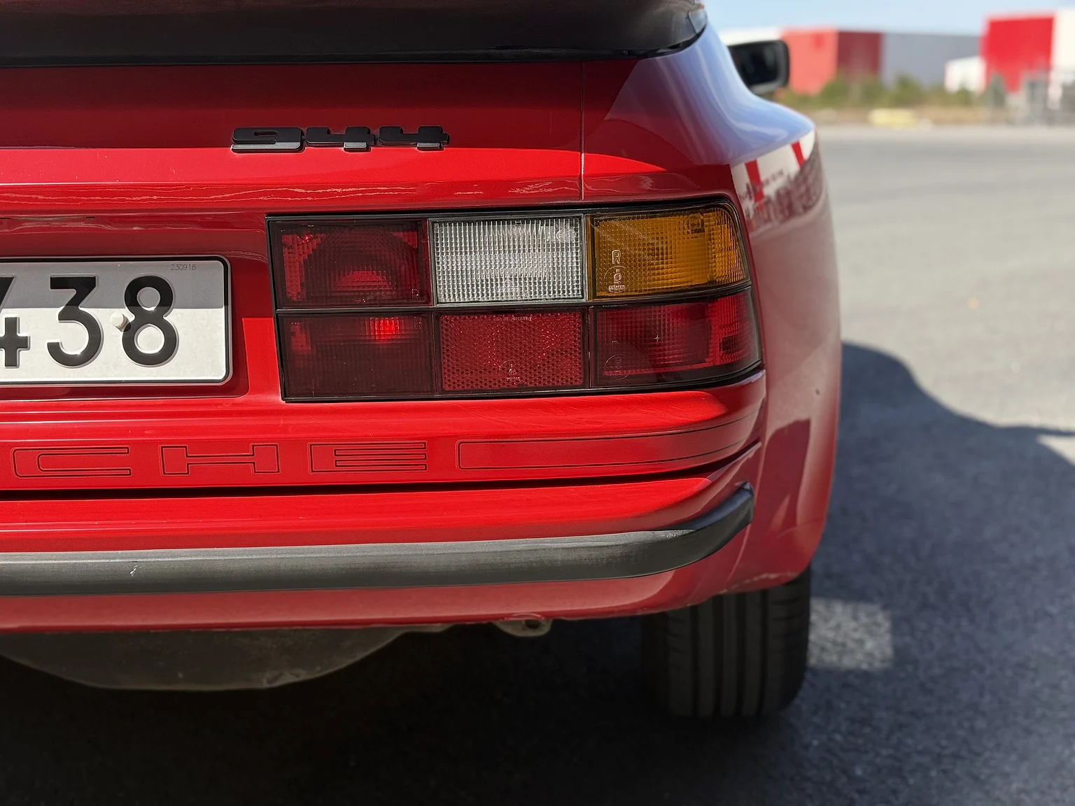 Exteriörbild på 1984 Porsche 944 Targa (13)