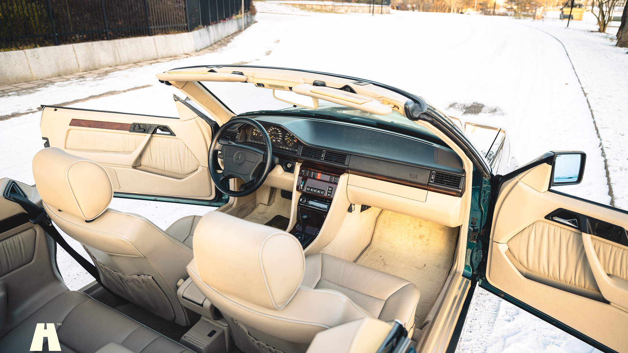 Innenraumfoto von 1995 Mercedes-Benz E320 Cabriolet 