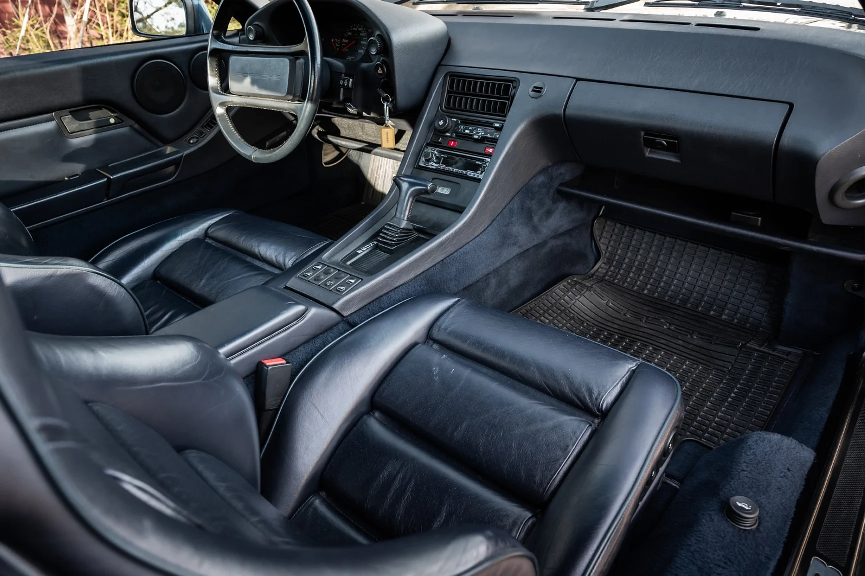 Interior image of 1988 Porsche 928 S4 (17)