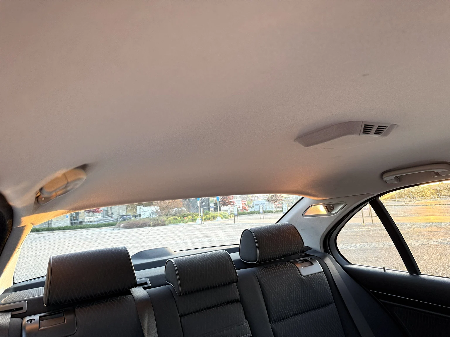 Interior image of 2002 BMW 520i (44)