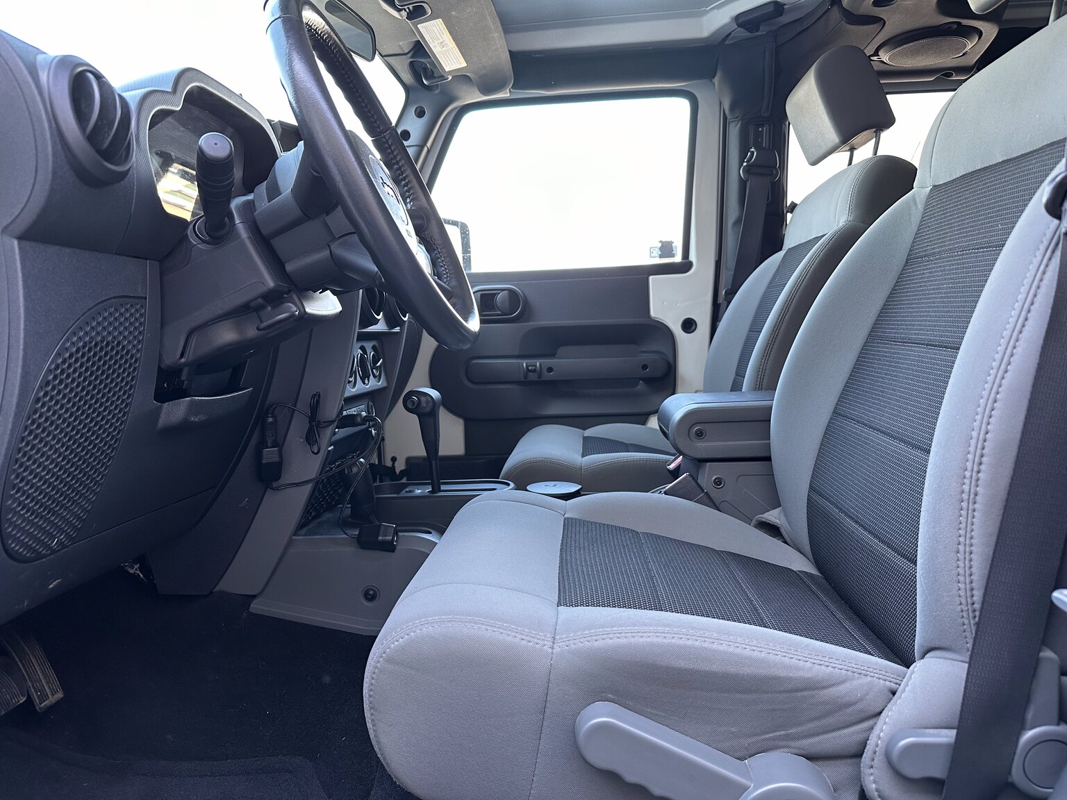 Interiörbild 2010 Jeep Wrangler Rubicon