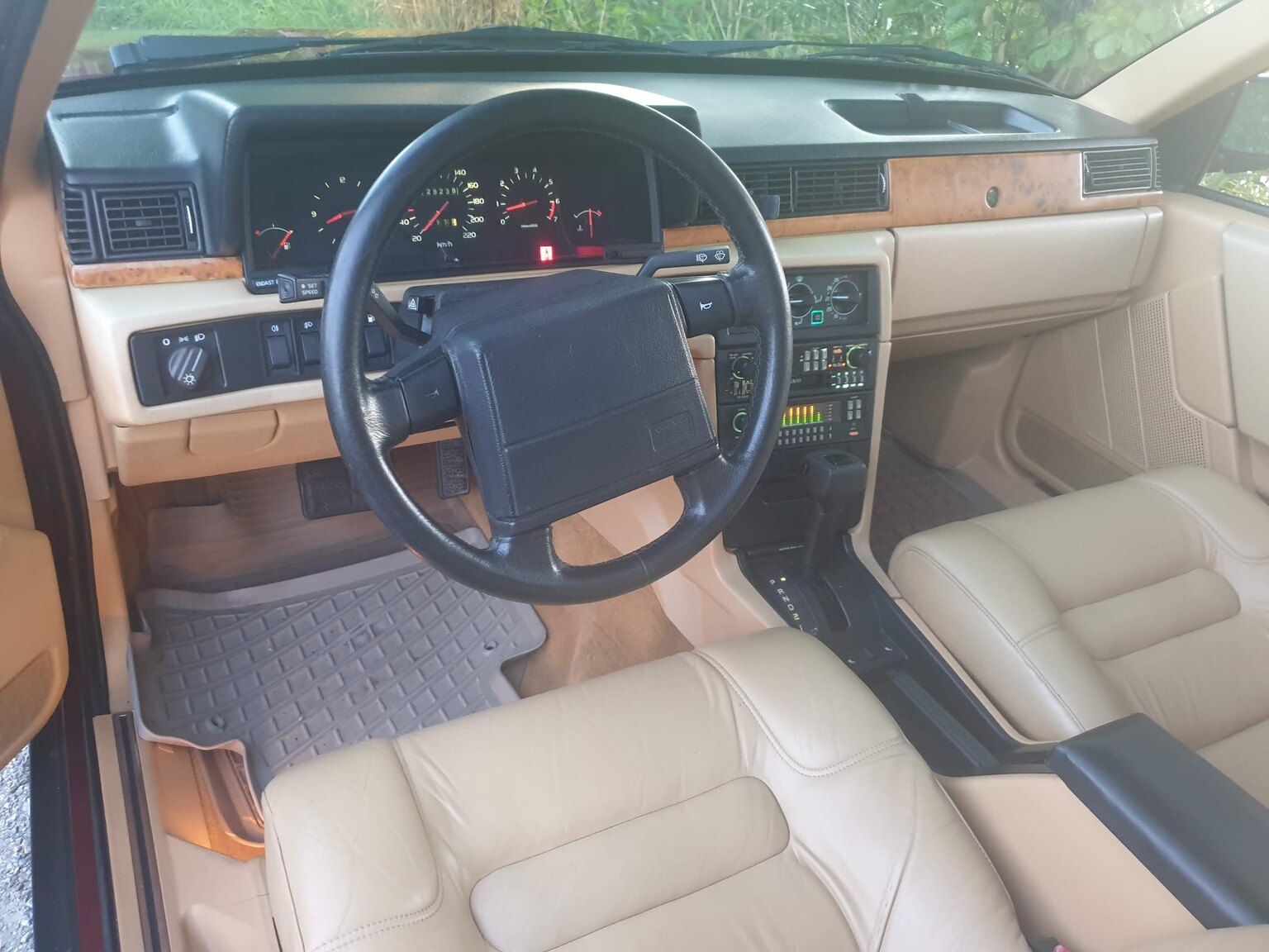 Interiörbild 1990 Volvo 780 Bertone